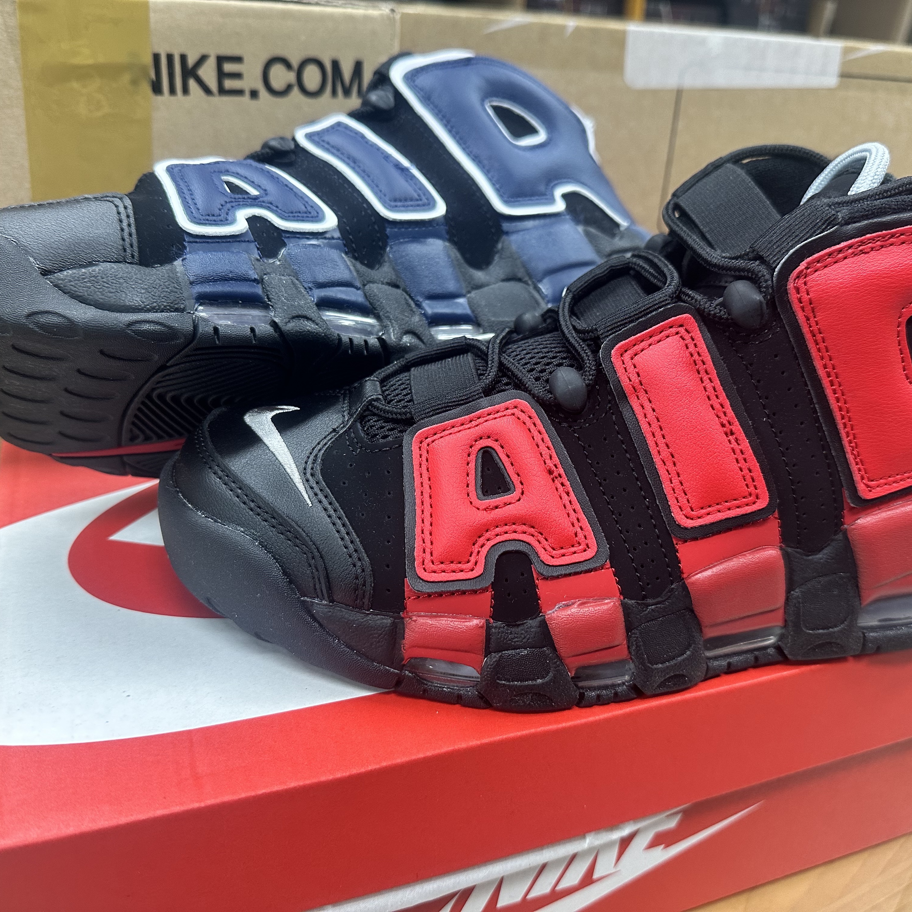 Nike Air More Uptempo 96 Black University Red 착용 스타일