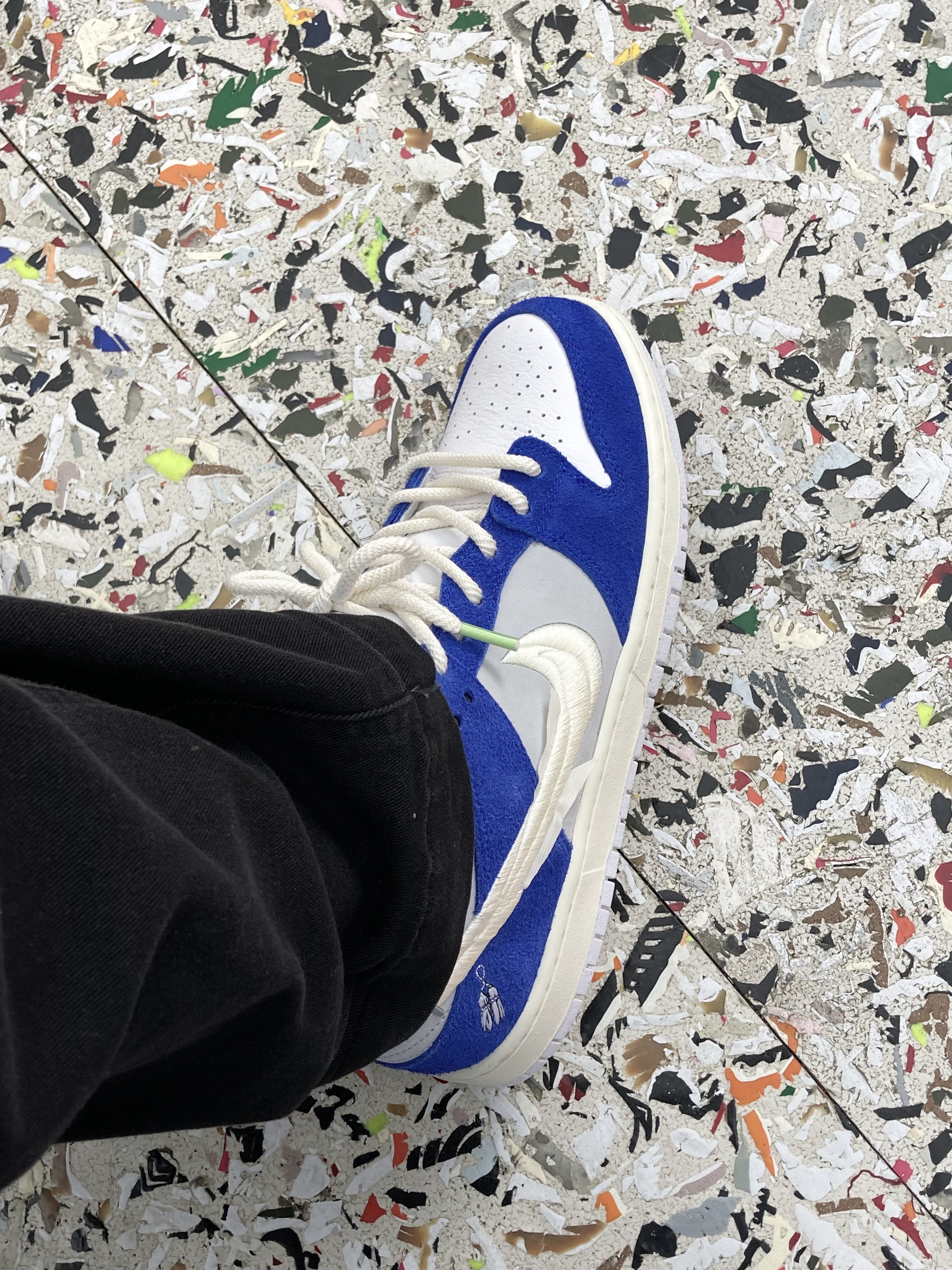 Nike x Fly Streetwear SB Dunk Low Pro Gardenia 착용 스타일 - 1