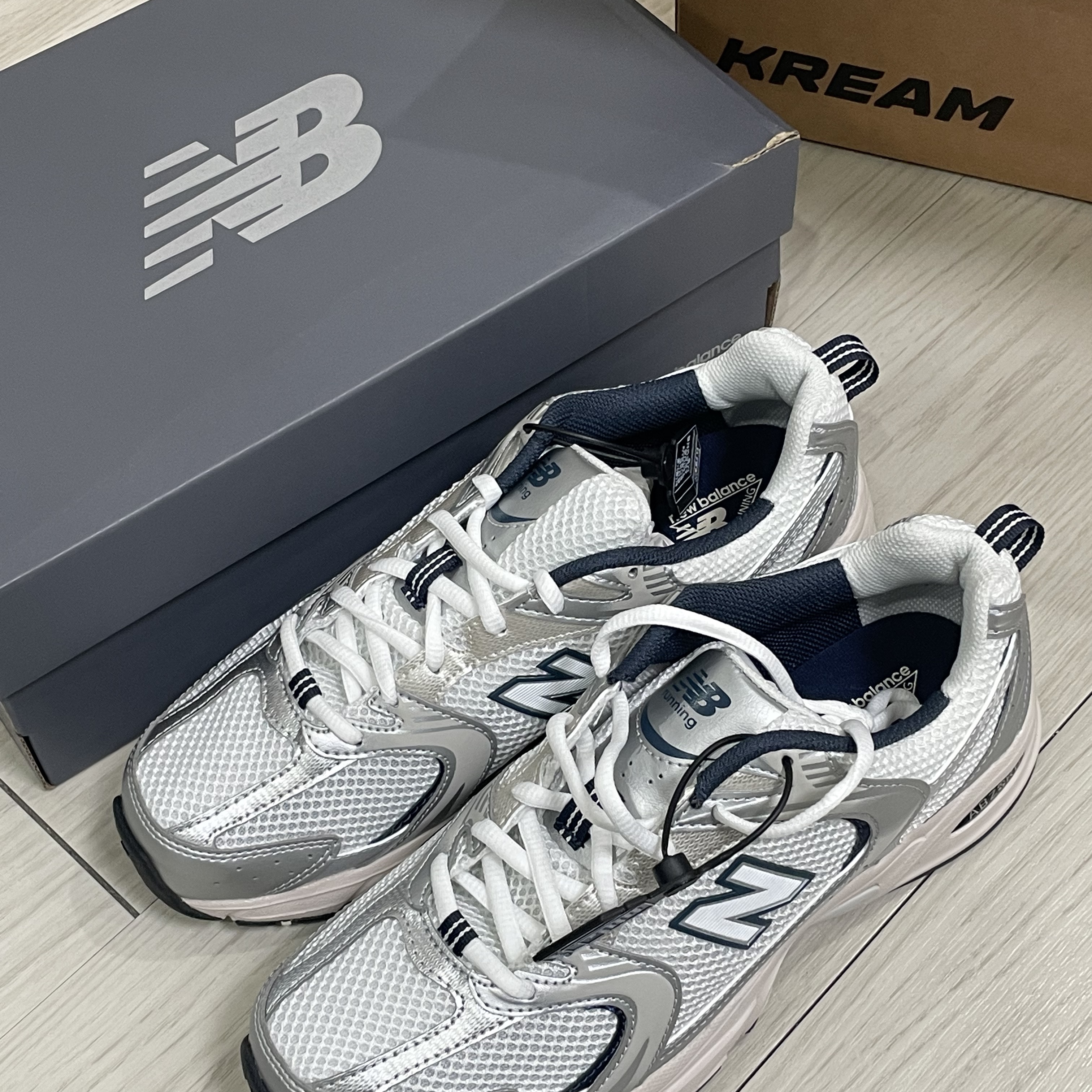 New Balance 530 Steel Grey 착용 스타일