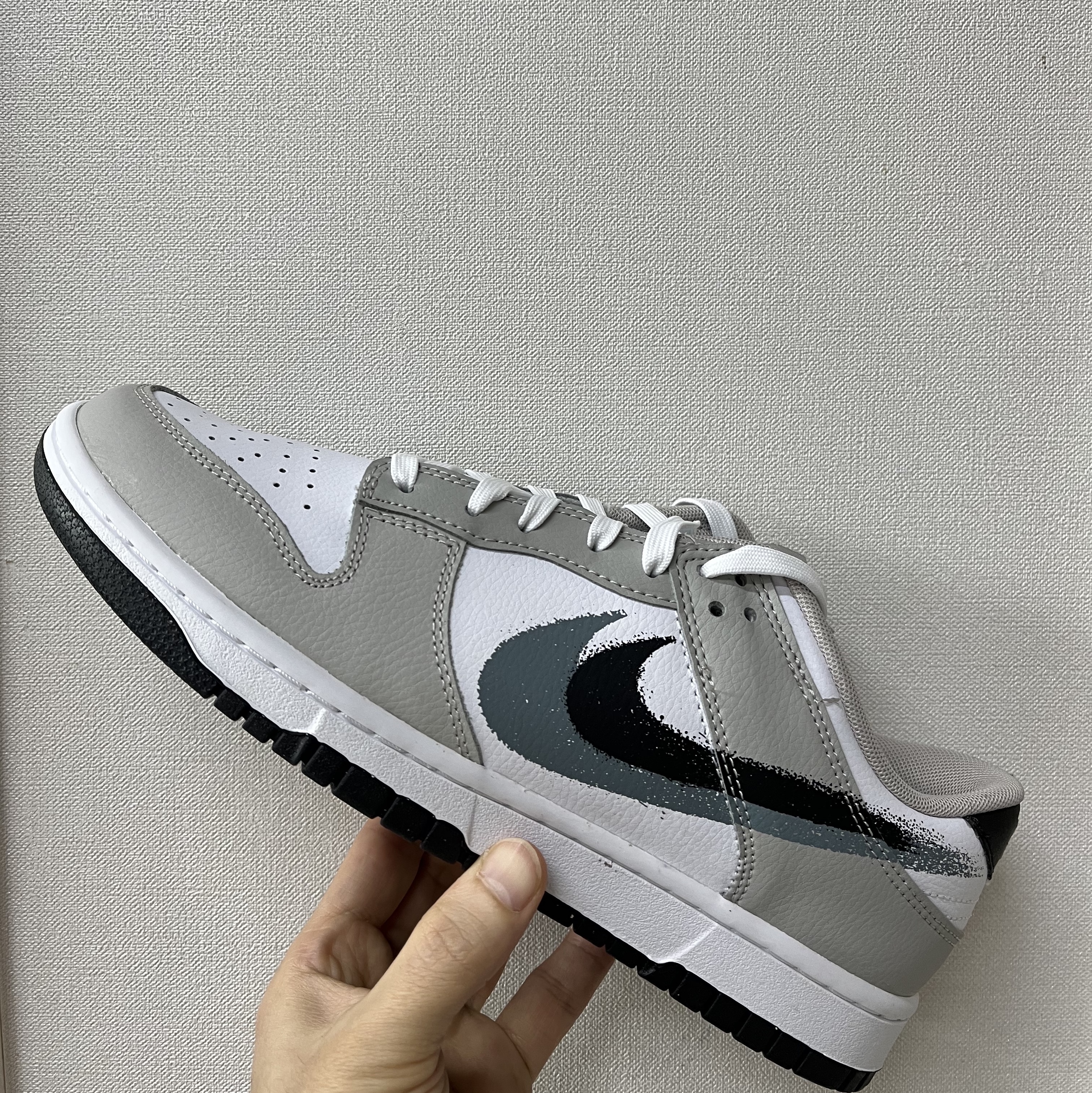 Nike Dunk Low Cool Grey White 착용 스타일 - 2