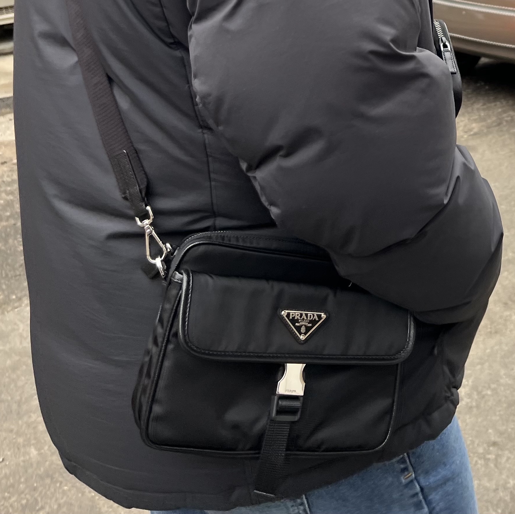 Prada Re-Nylon and Saffiano Leather Shoulder Bag Black 착용 스타일