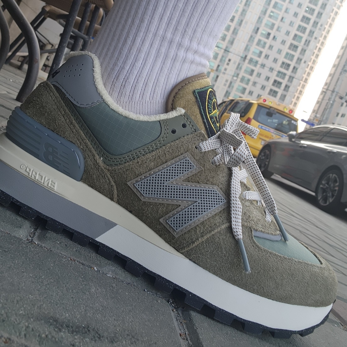 New Balance x Stone Island 574 Legacy Green 착용 스타일