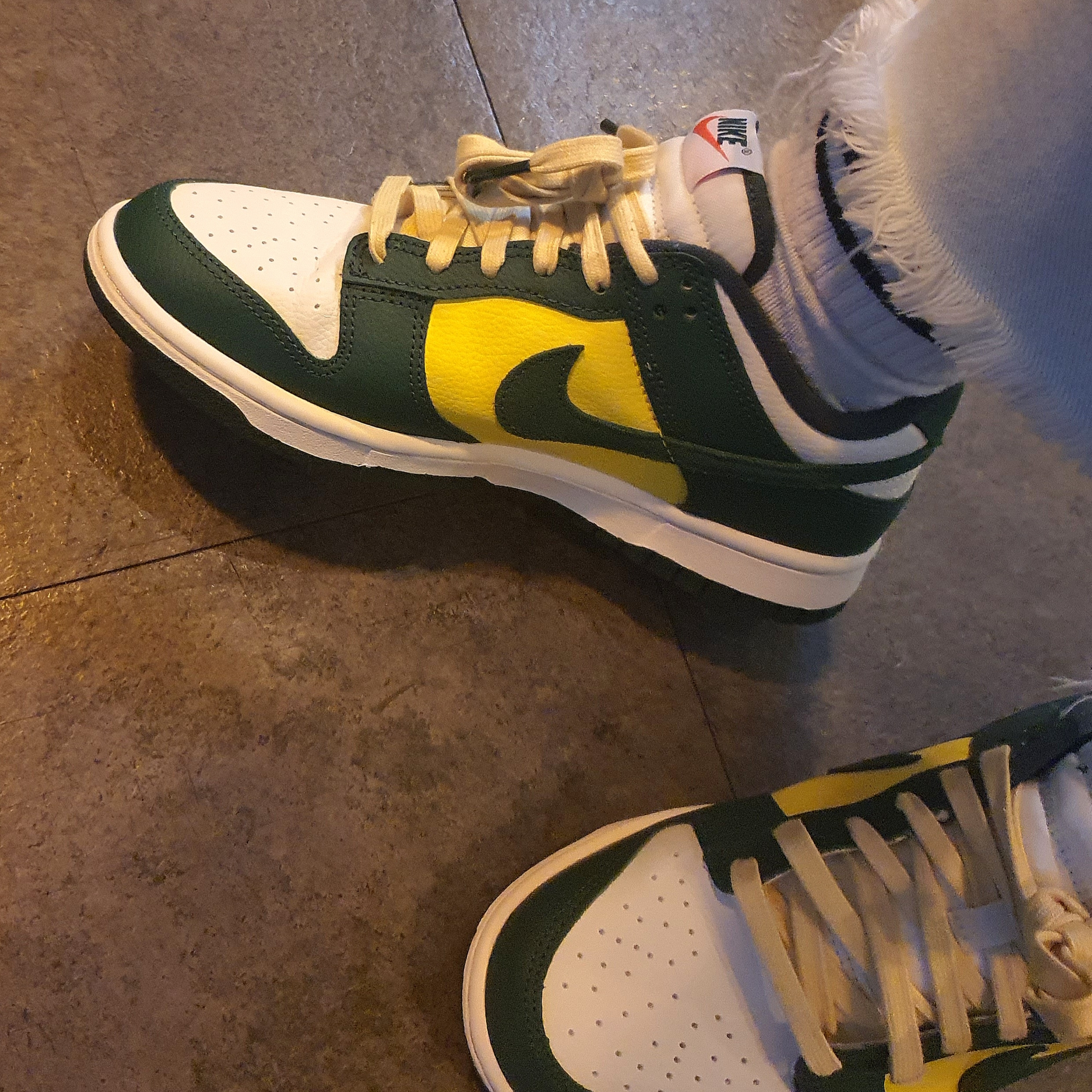 (W) Nike Dunk Low SE Opti Noble Green 착용 스타일 - 2