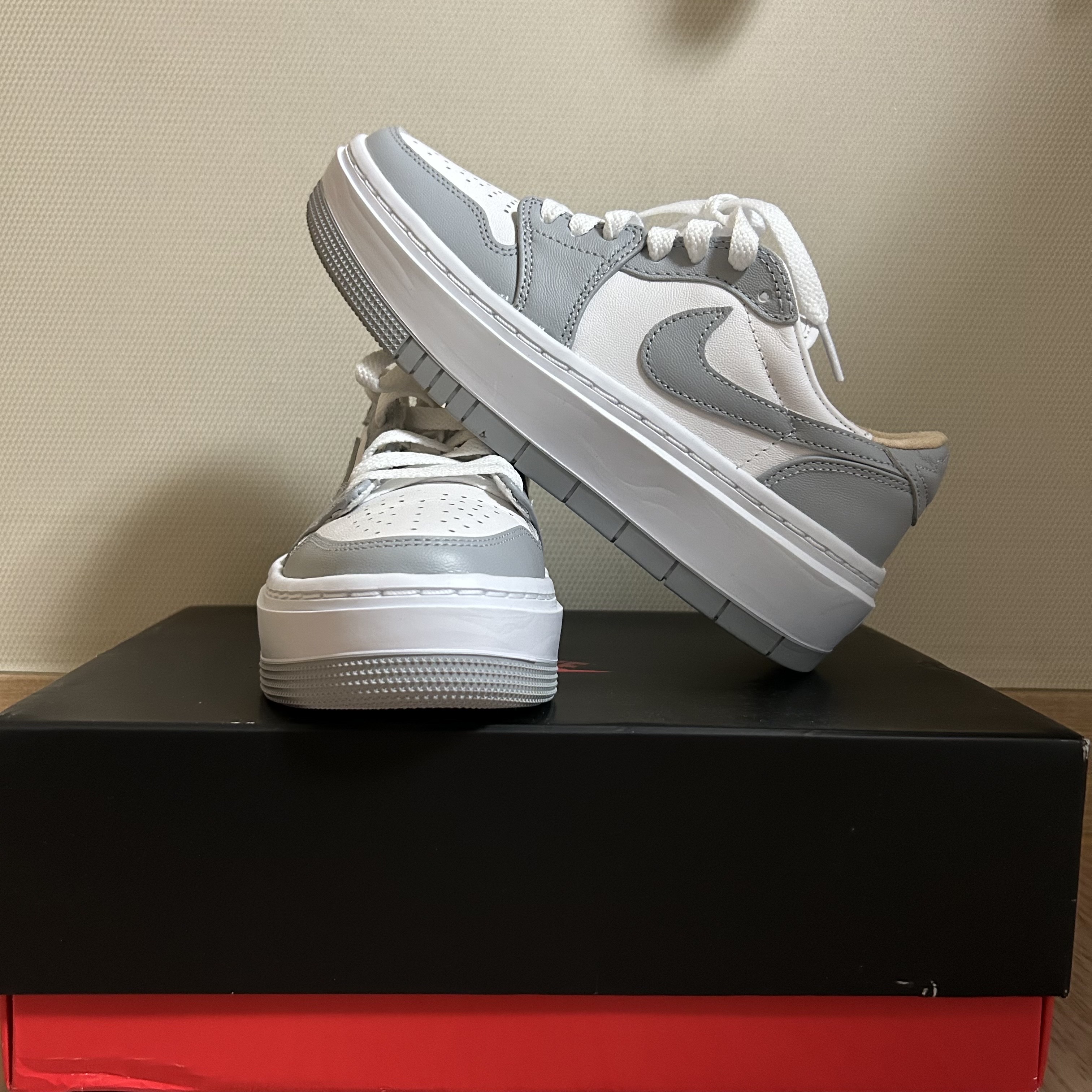 (W) Jordan 1 Elevate Low White and Wolf Grey 착용 스타일