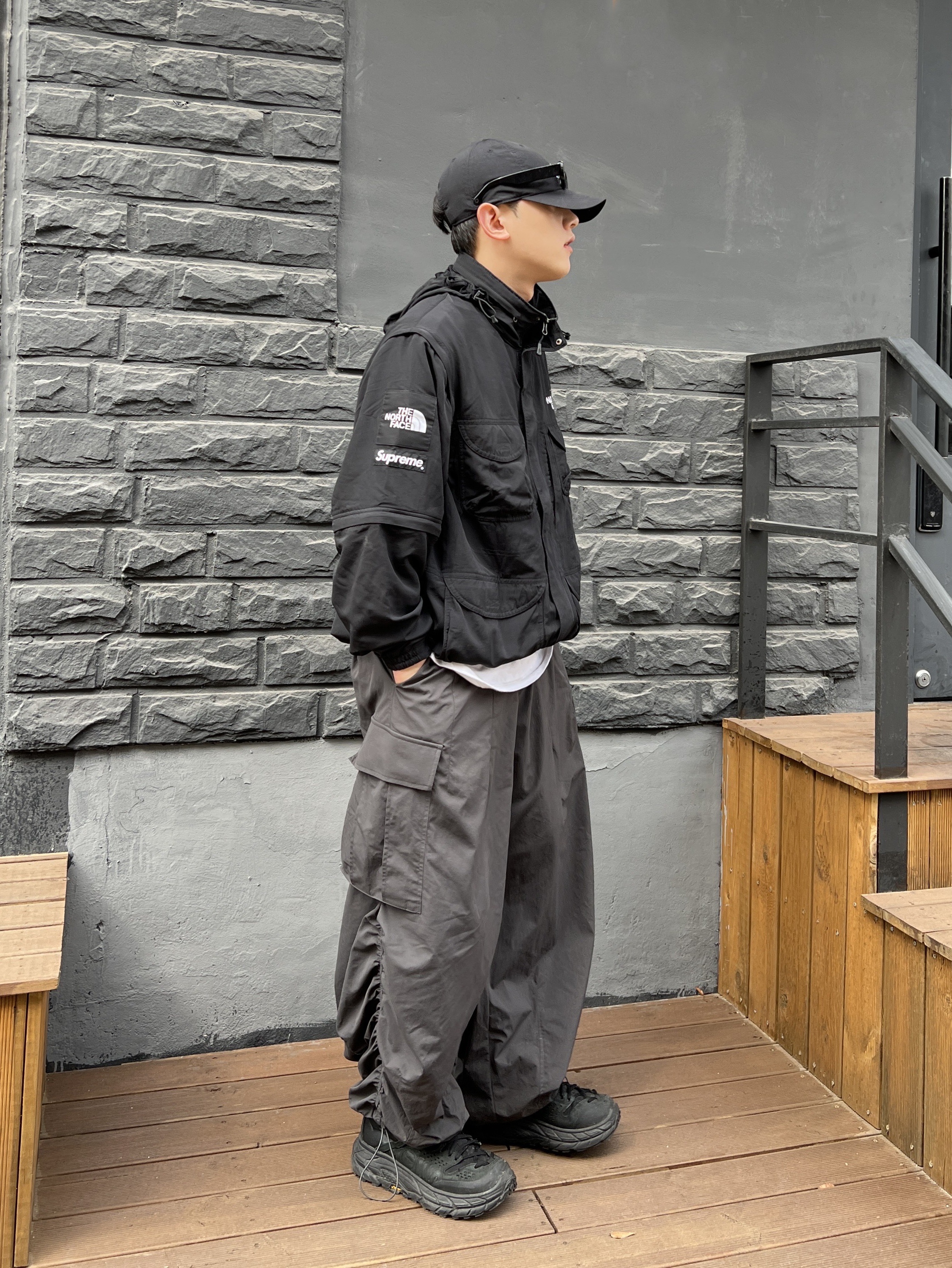 Supreme x The North Face Trekking Convertible Jacket Black - 22SS, Hoka Tor Ultra Hi WP Black 2018 착용 스타일 - 1