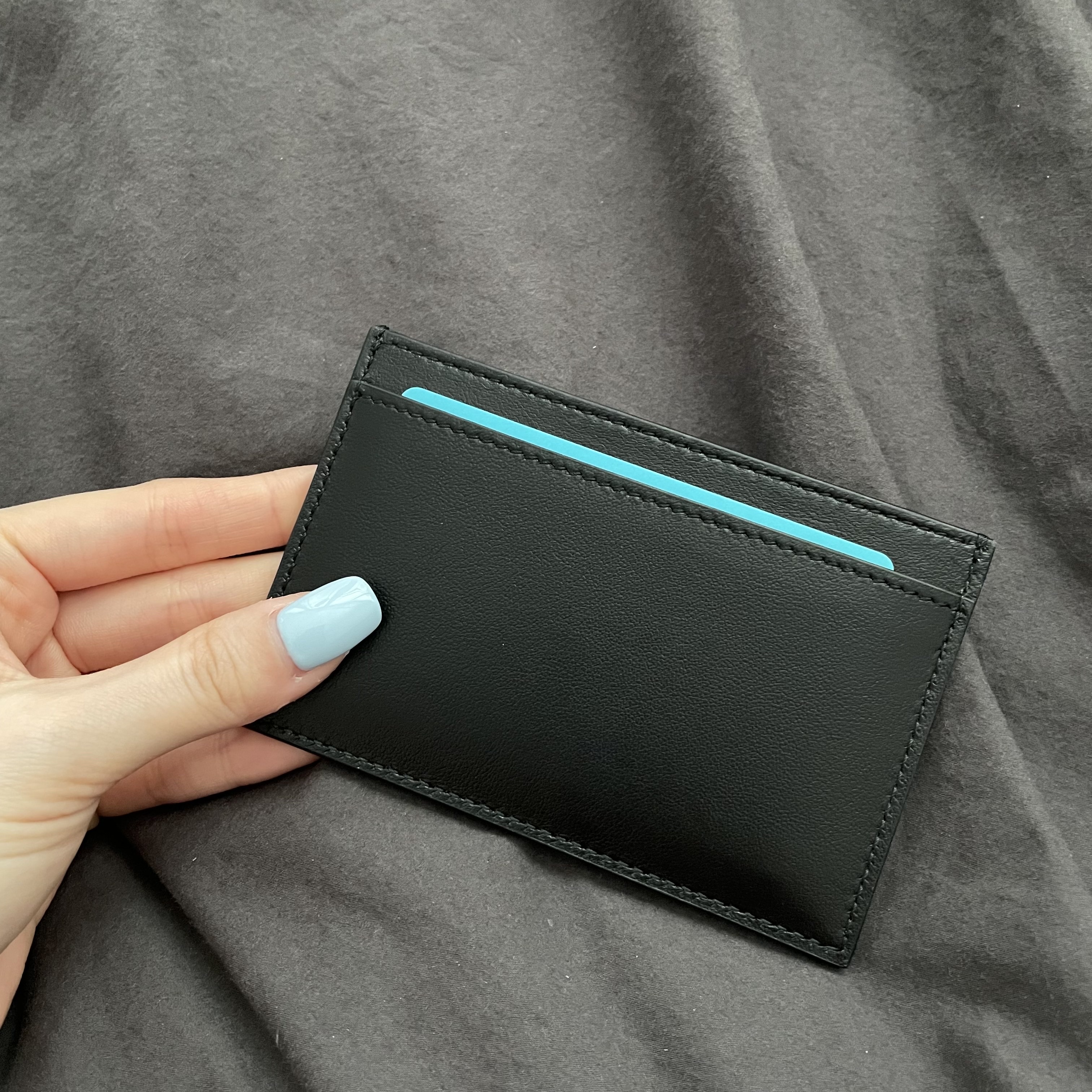 Celine Card Holder Black 착용 스타일 - 4