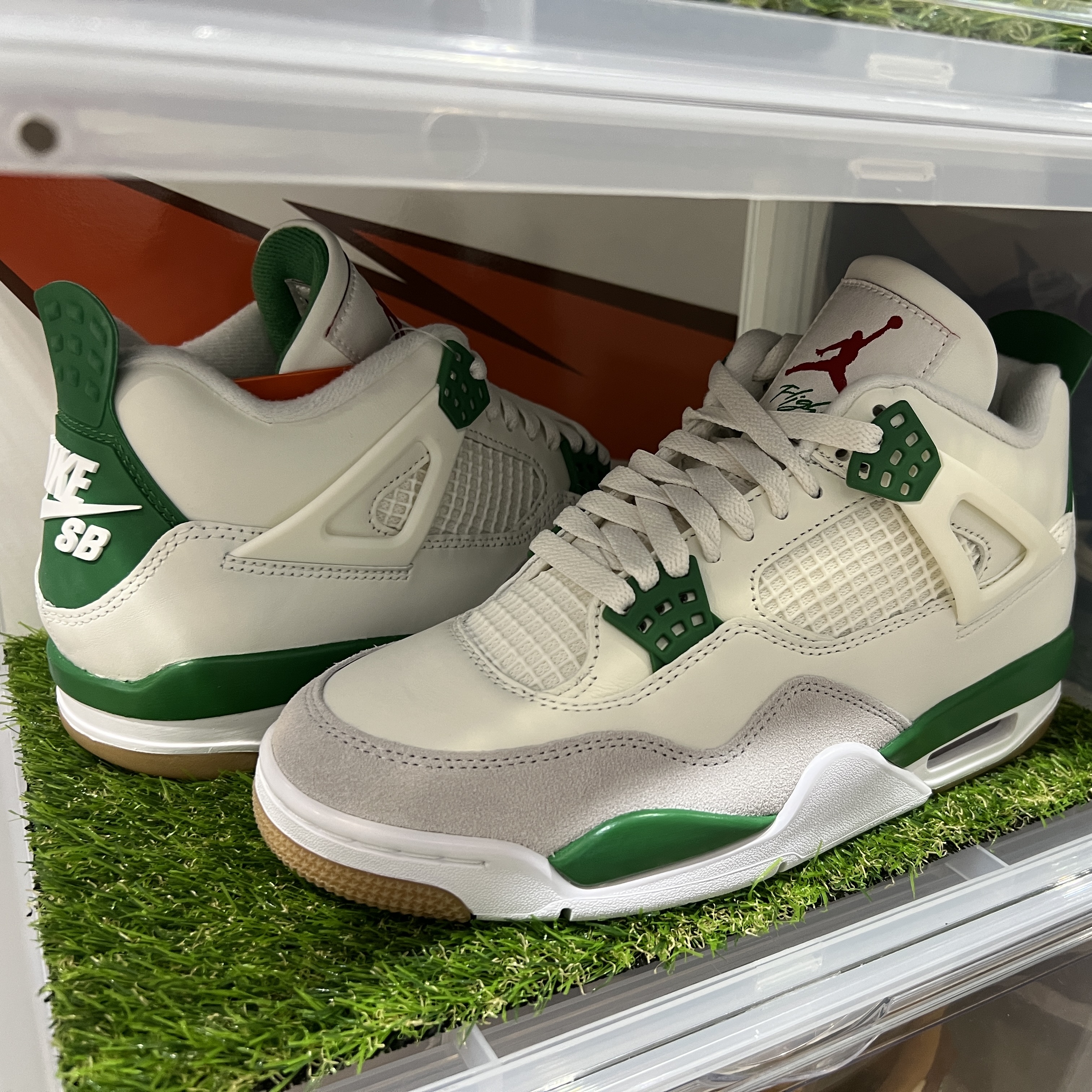 Jordan 4 x Nike SB Retro SP Pine Green 착용 스타일 - 1