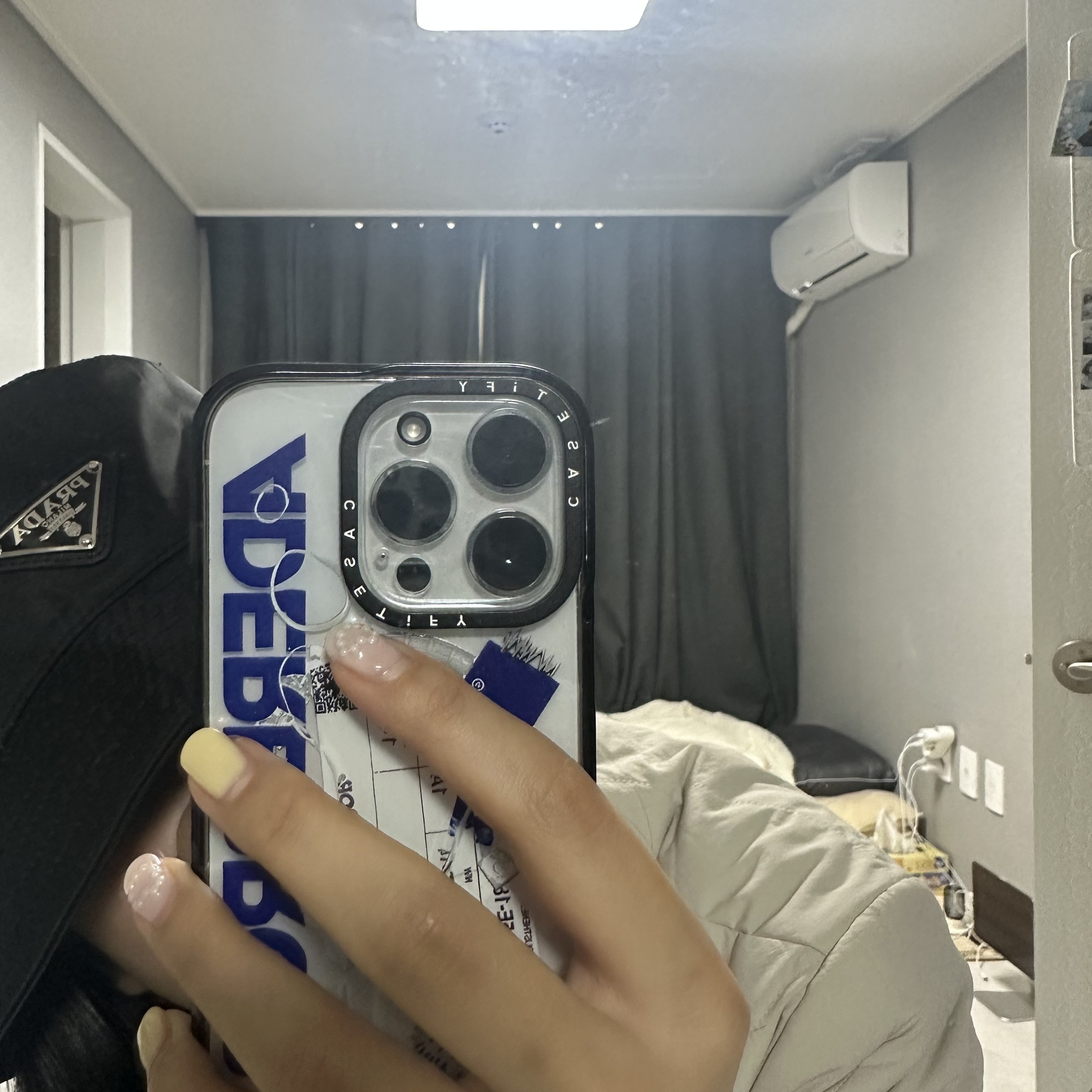 Apple iPhone 14 Pro 256GB Silver (Korean Ver.), Prada Re-Nylon Bucket Hat Black 착용 스타일