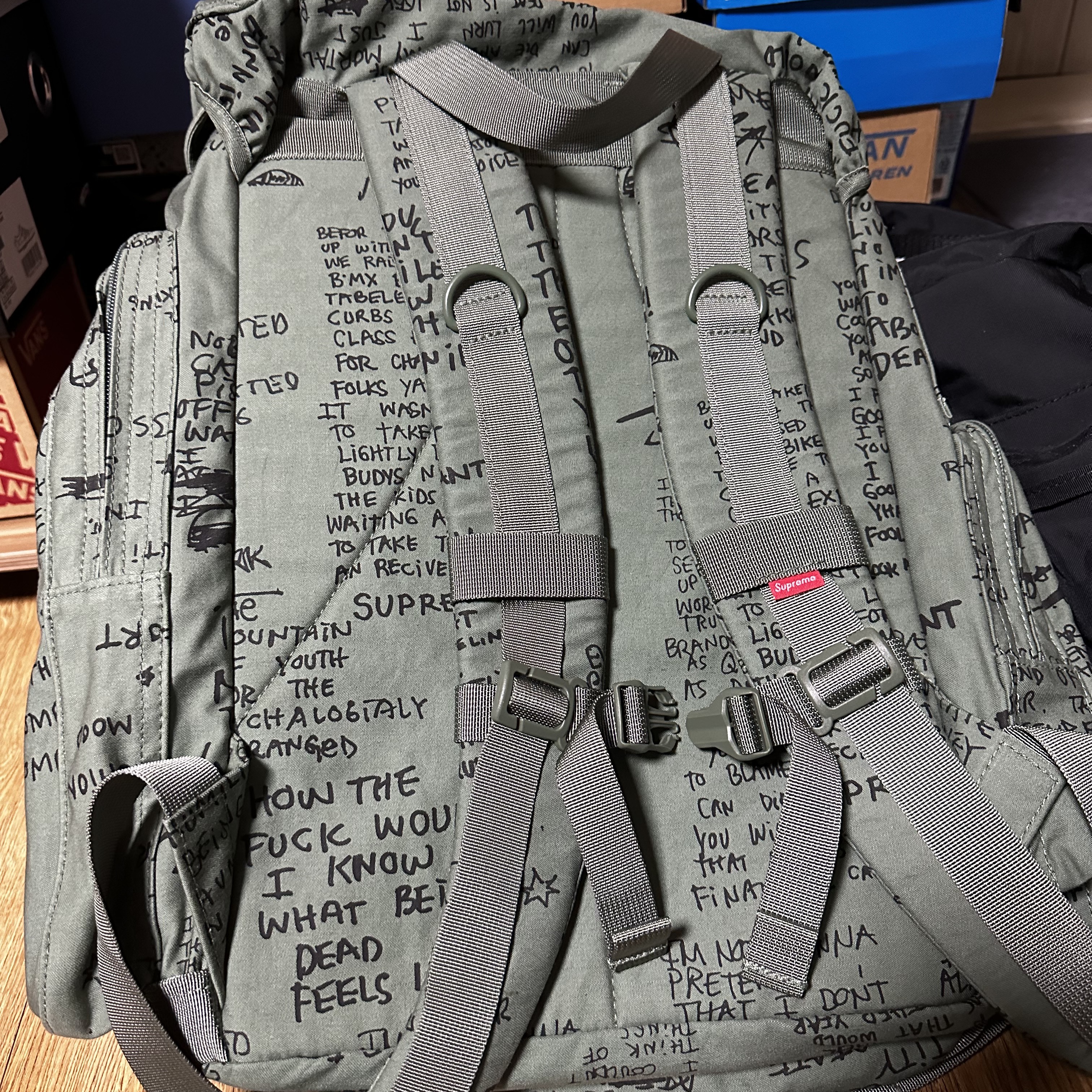 Supreme Field Backpack Olive Gonz - 23SS, Supreme Duffle Bag Black - 22FW 착용 스타일 - 3