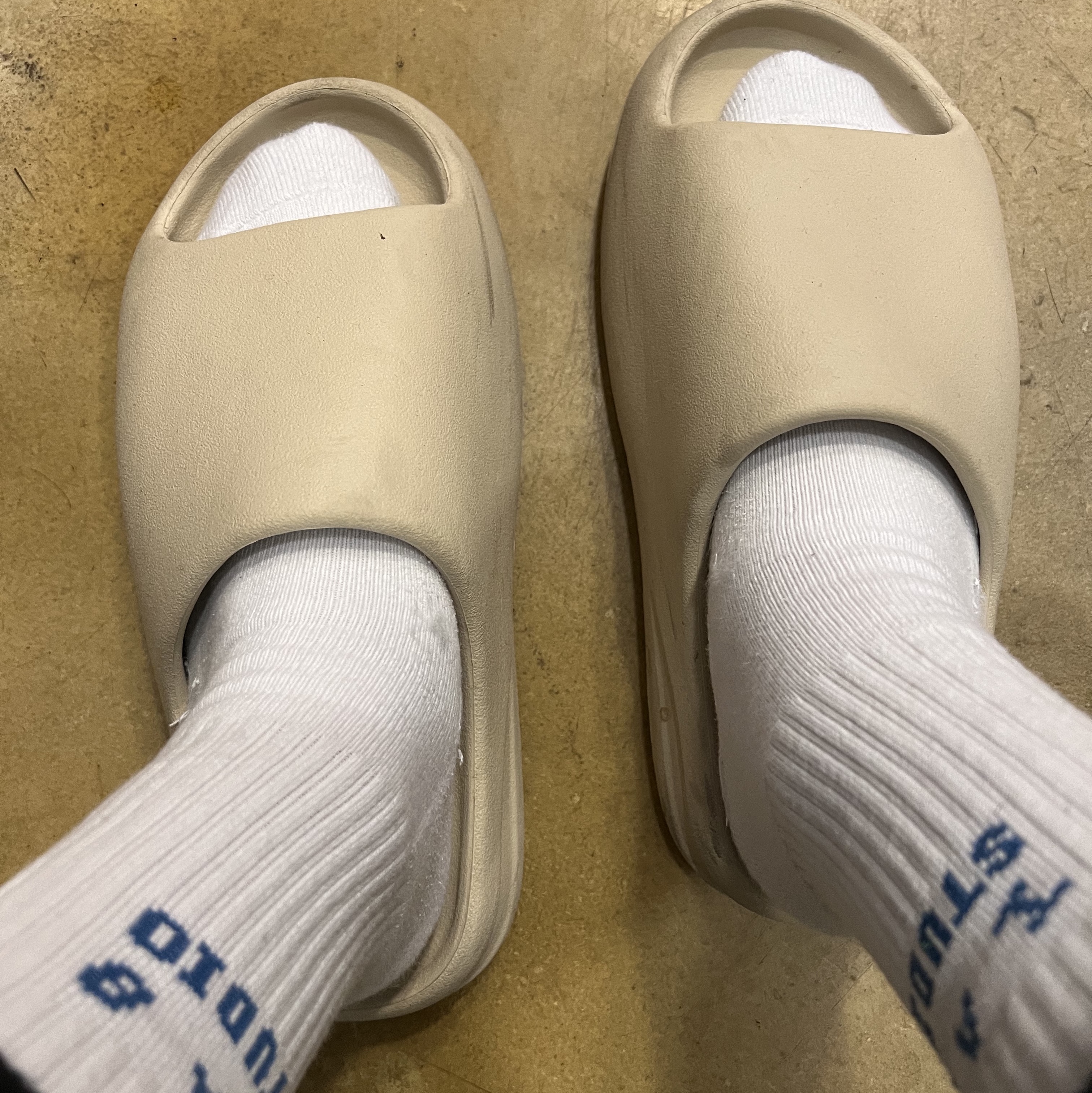 IAB Studio Socks White Set 착용 스타일
