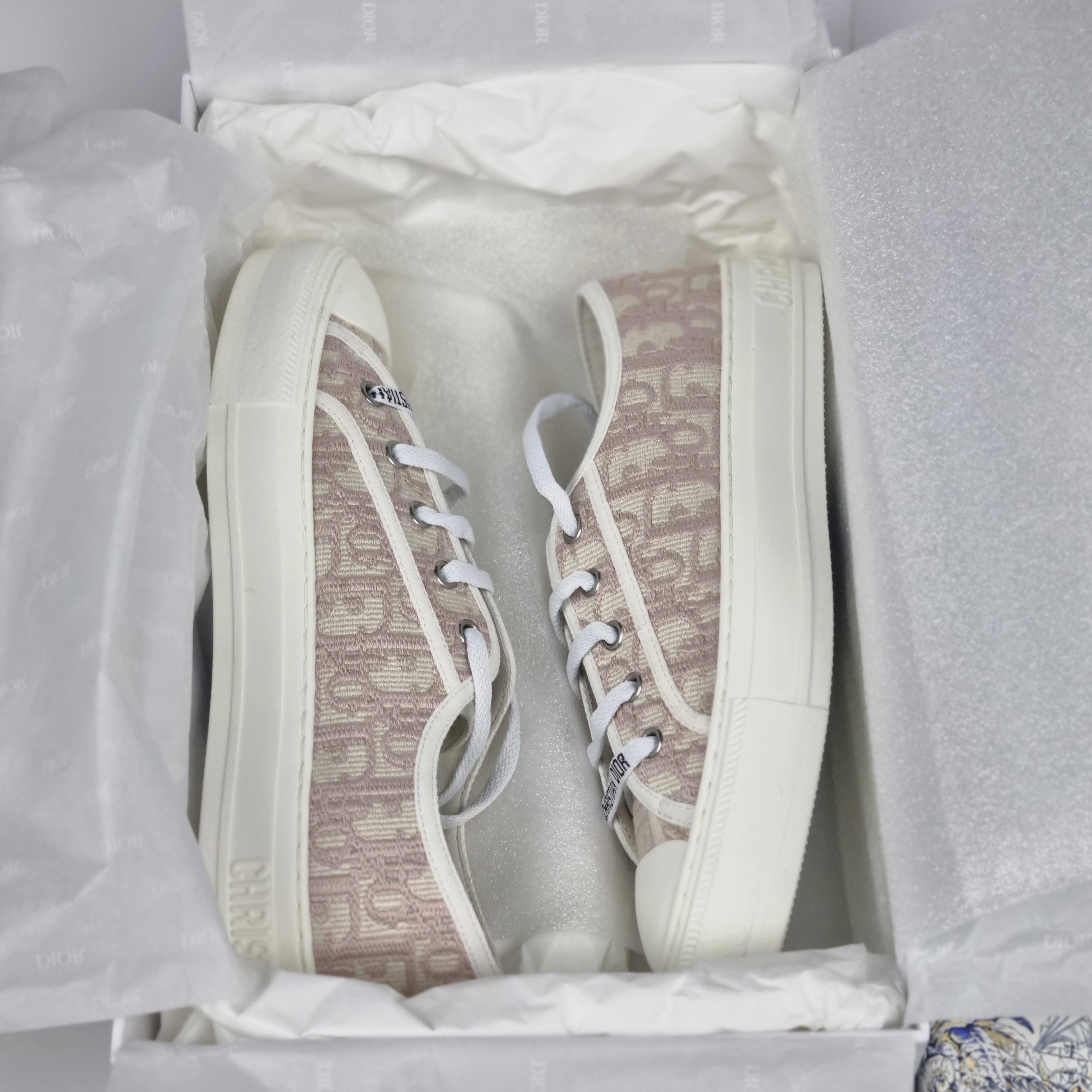 (W) Dior Walk'N'Dior Sneakers Dior Oblique Embroidery Cotton Nude 착용 스타일 - 2
