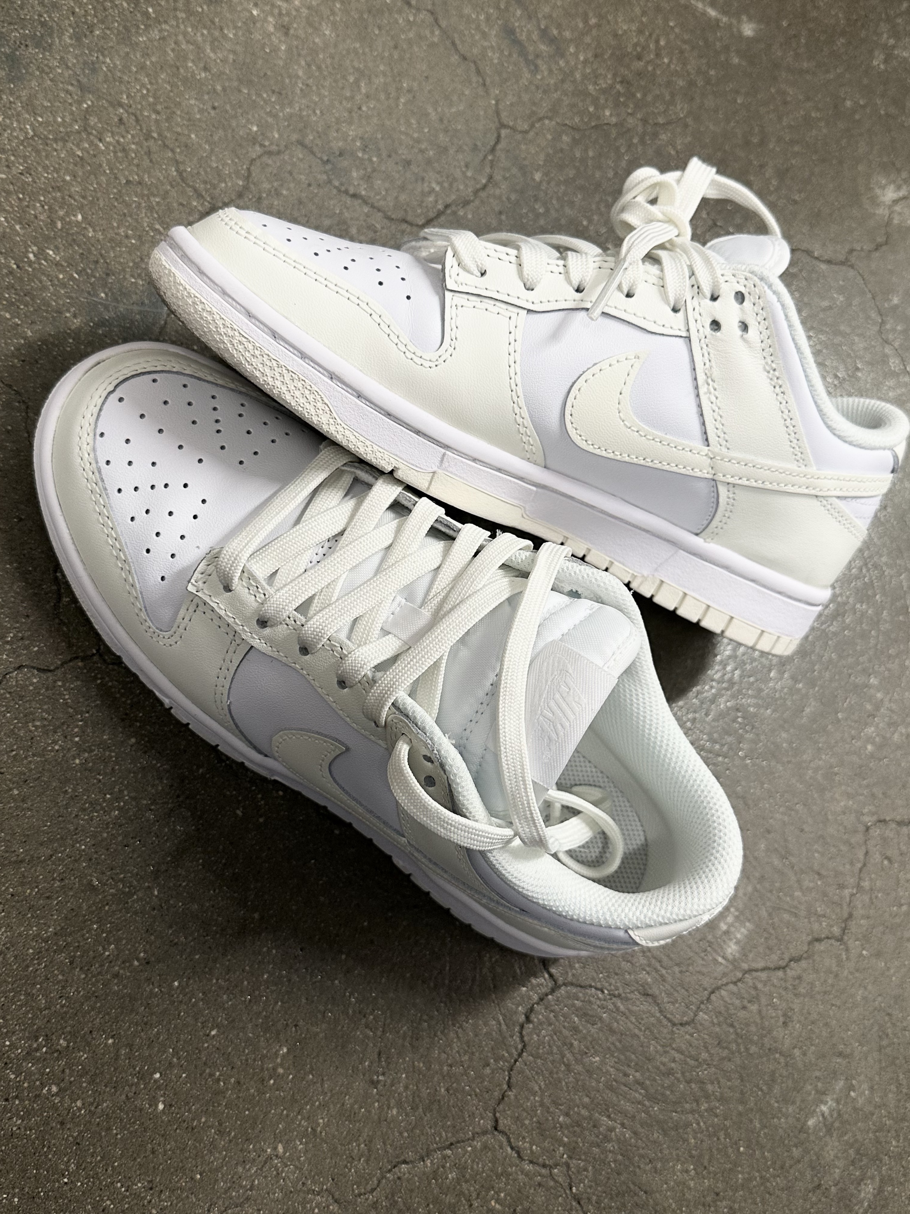 (W) Nike Dunk Low White and Sail 착용 스타일 - 1