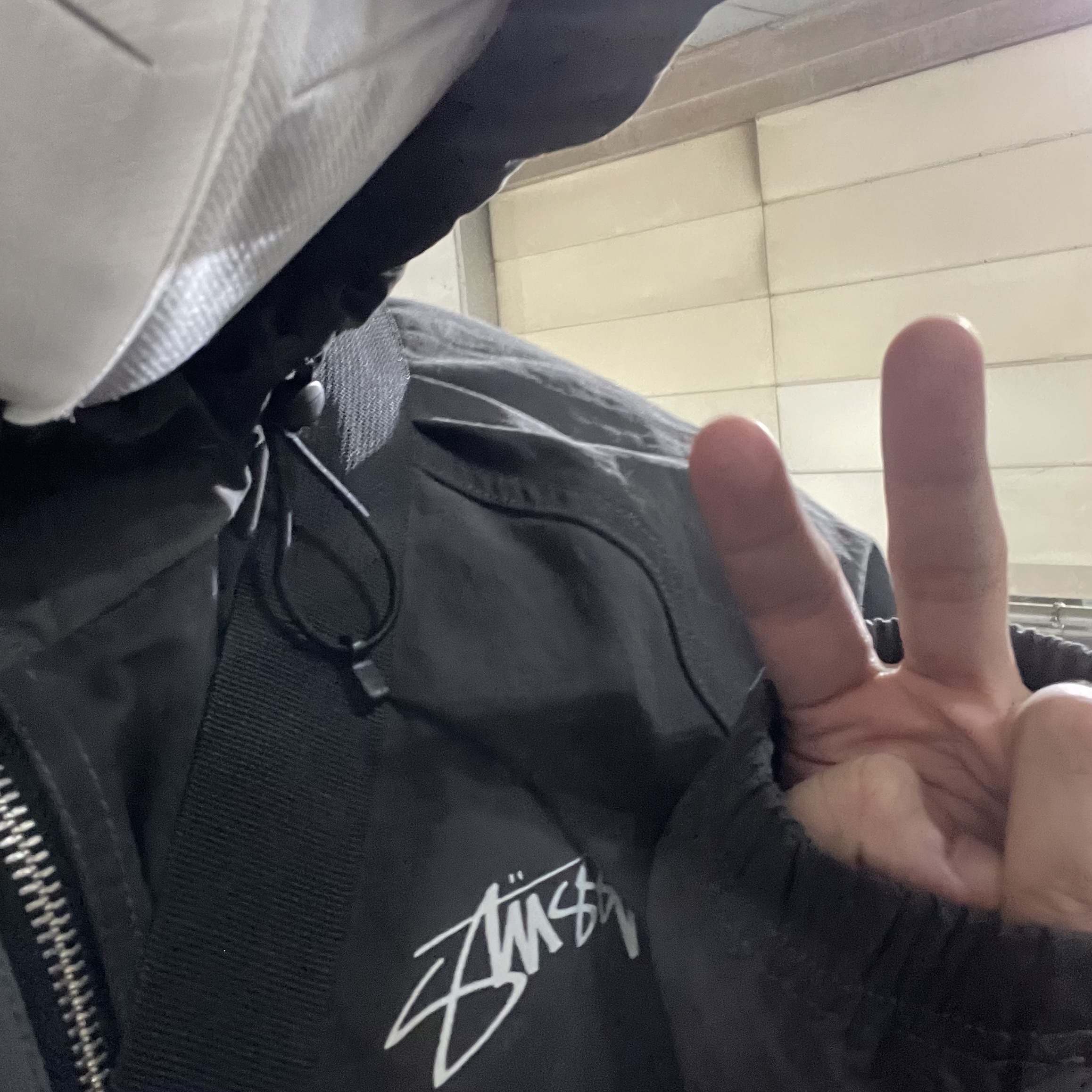 Stussy Wave Dye Beach Shell Jacket Black 착용 스타일