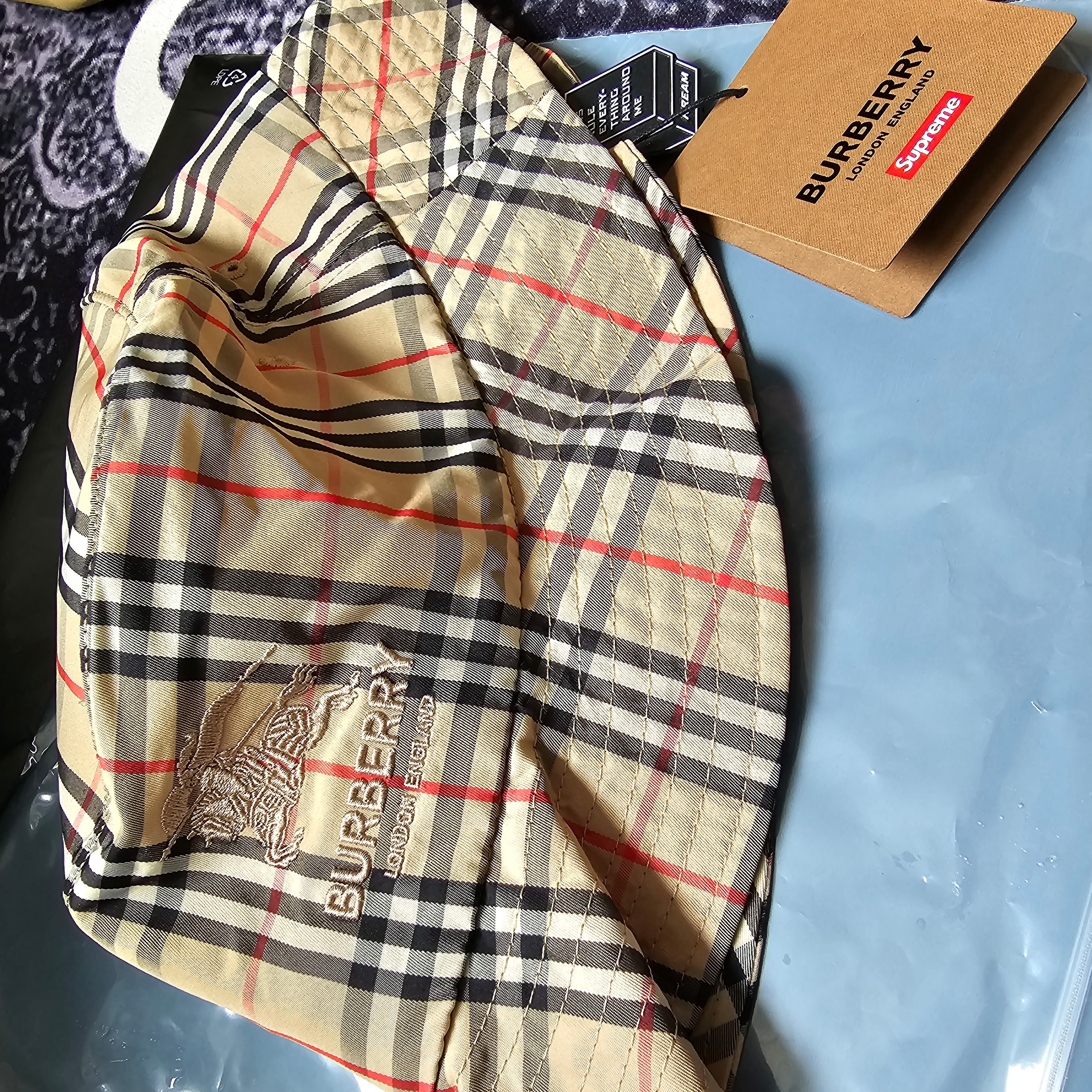Supreme x Burberry Crusher Beige - 22SS 착용 스타일 - 1