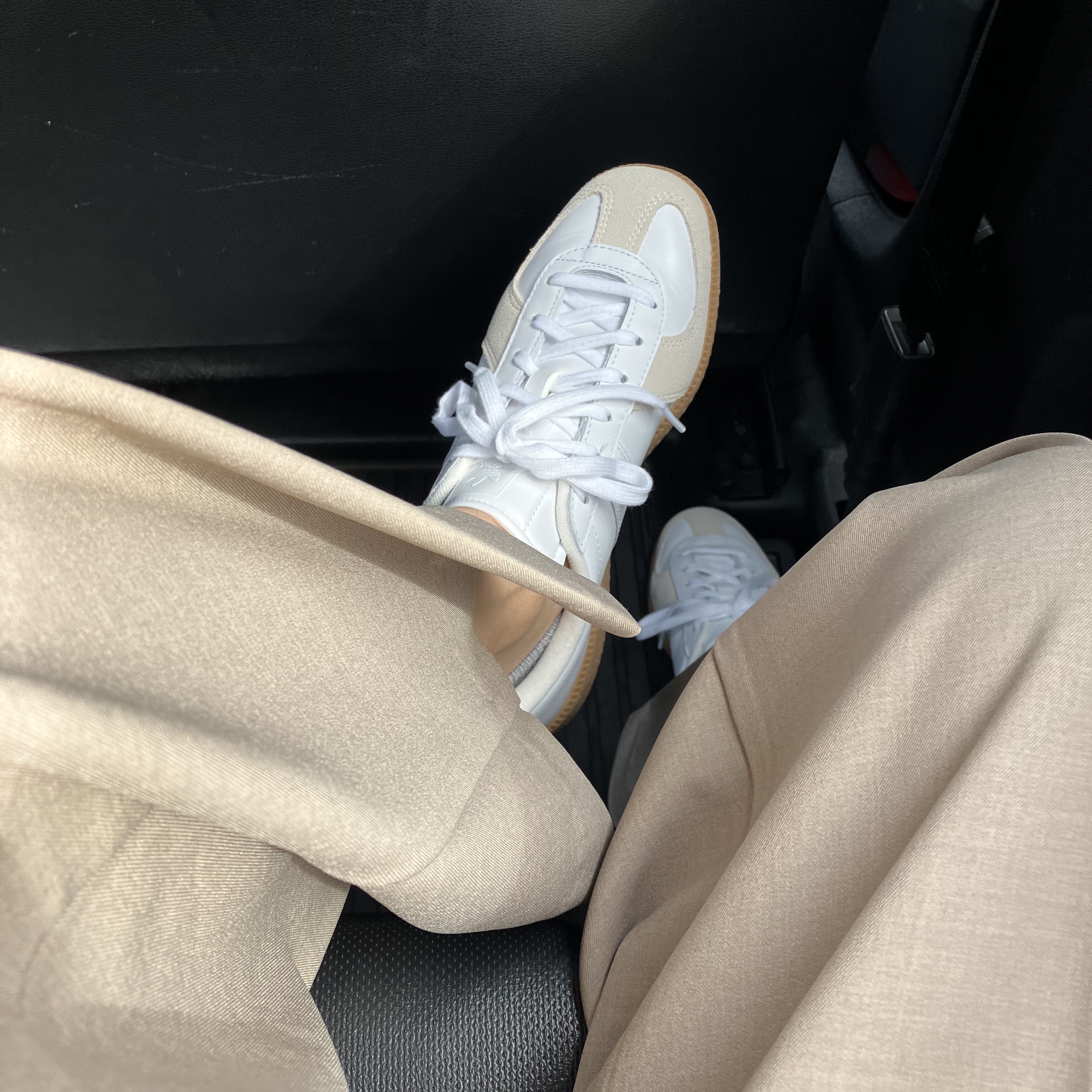 Adidas BW Army White 착용 스타일