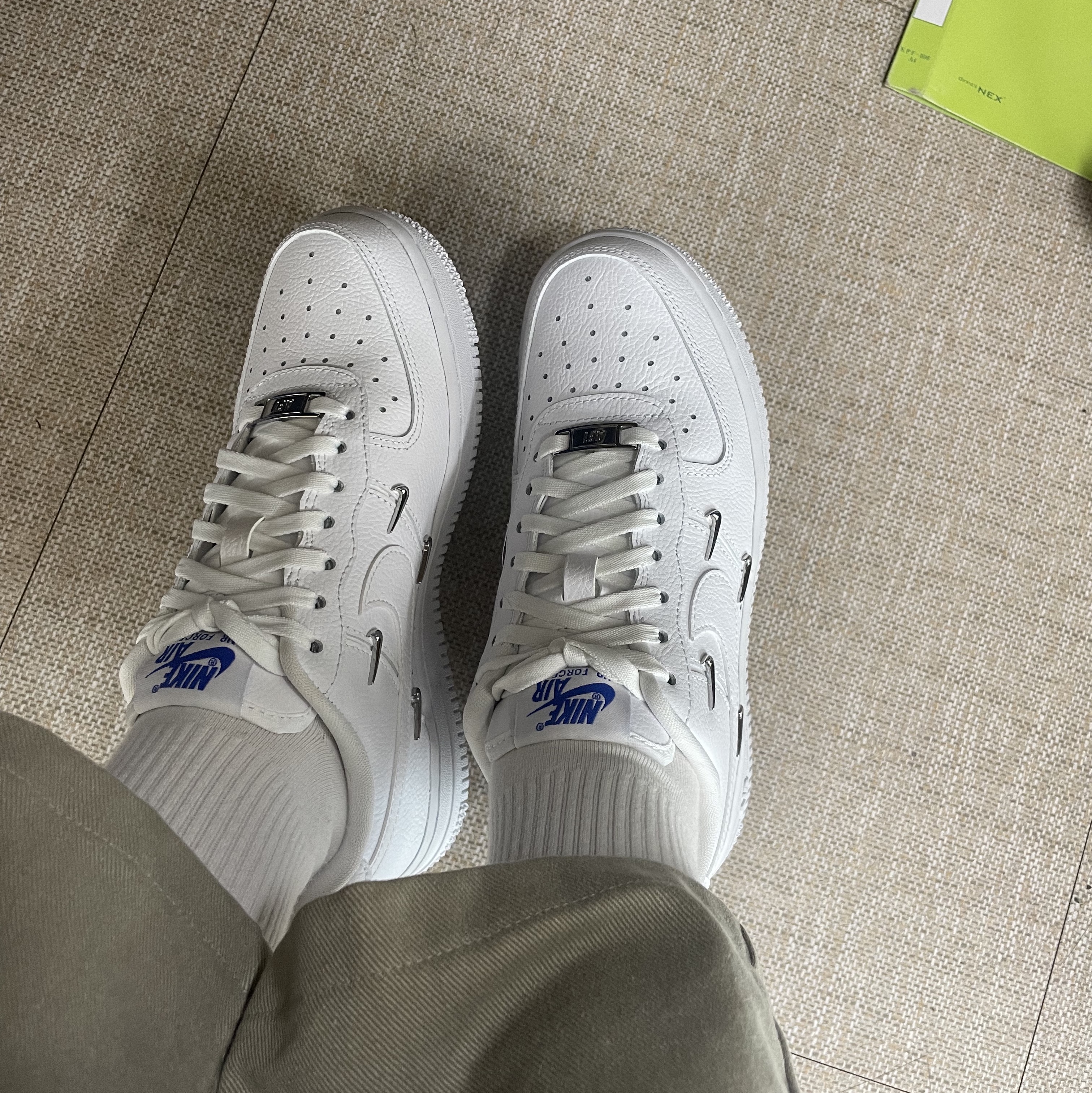 (W) Nike Air Force 1 Low '07 LX Chrome Luxe 착용 스타일