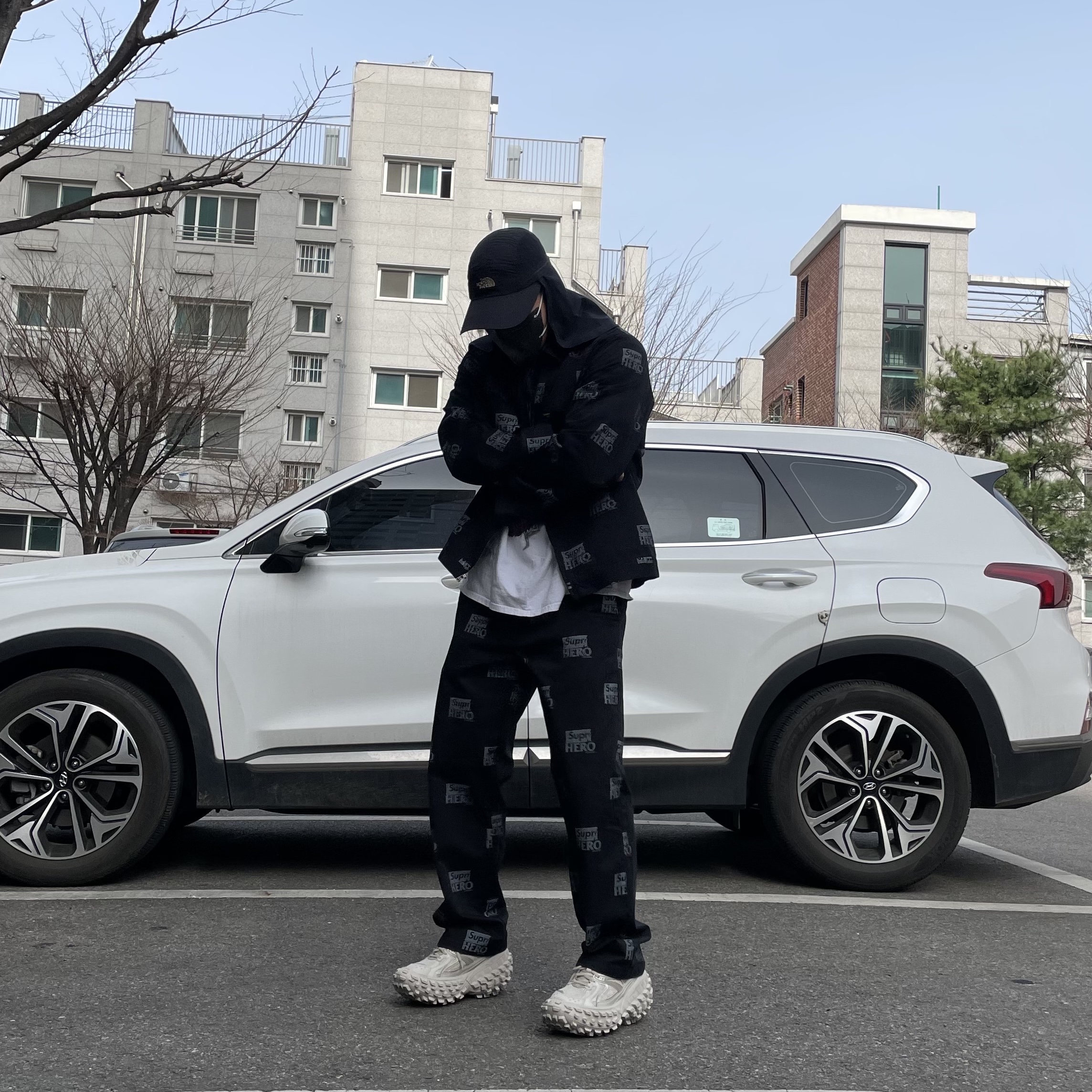 Balenciaga Defender Sneakers Beige, Supreme Antihero Work Jacket Black - 22SS 착용 스타일 - 1