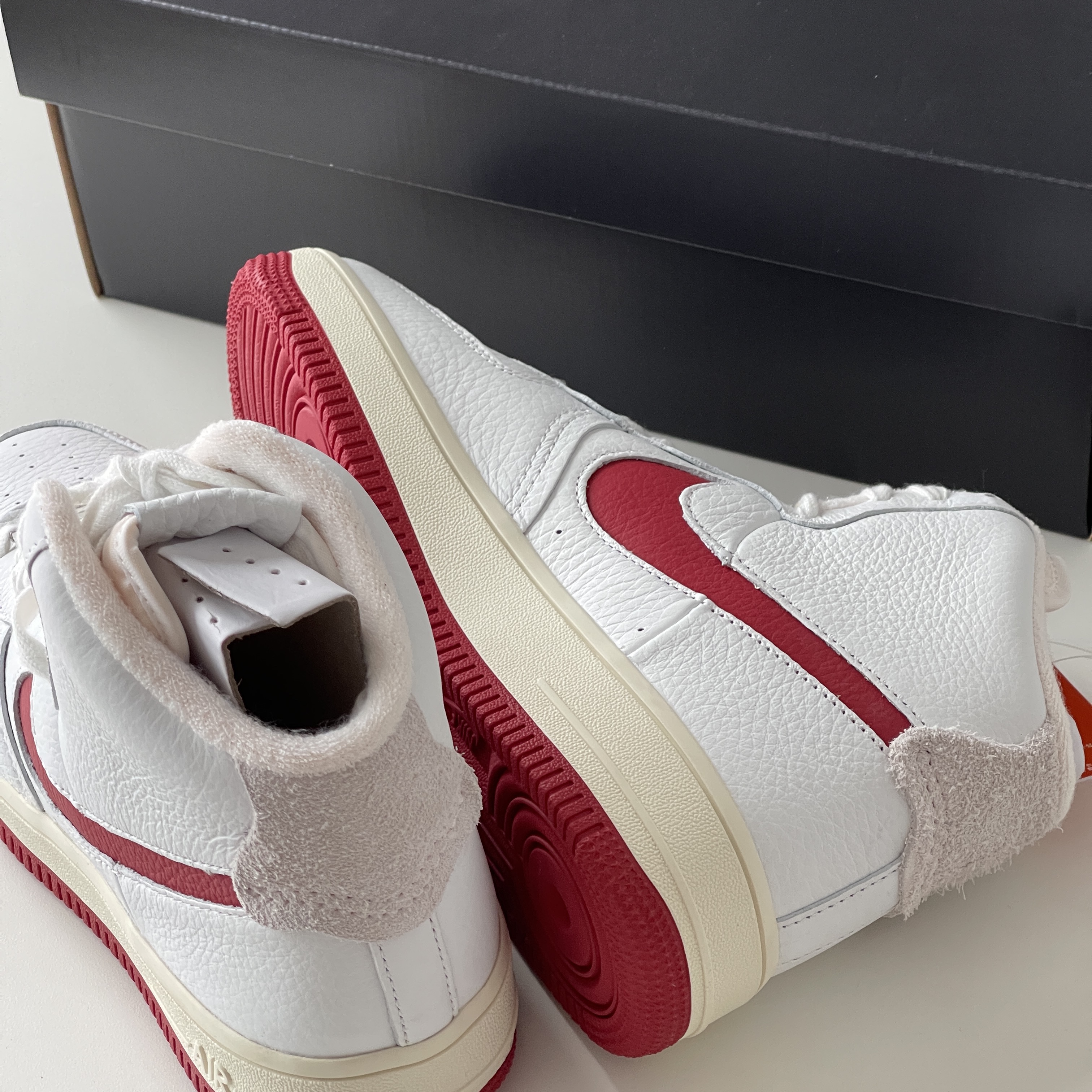 (W) Nike Air Force 1 High Sculpt Gym Red 착용 스타일 - 2