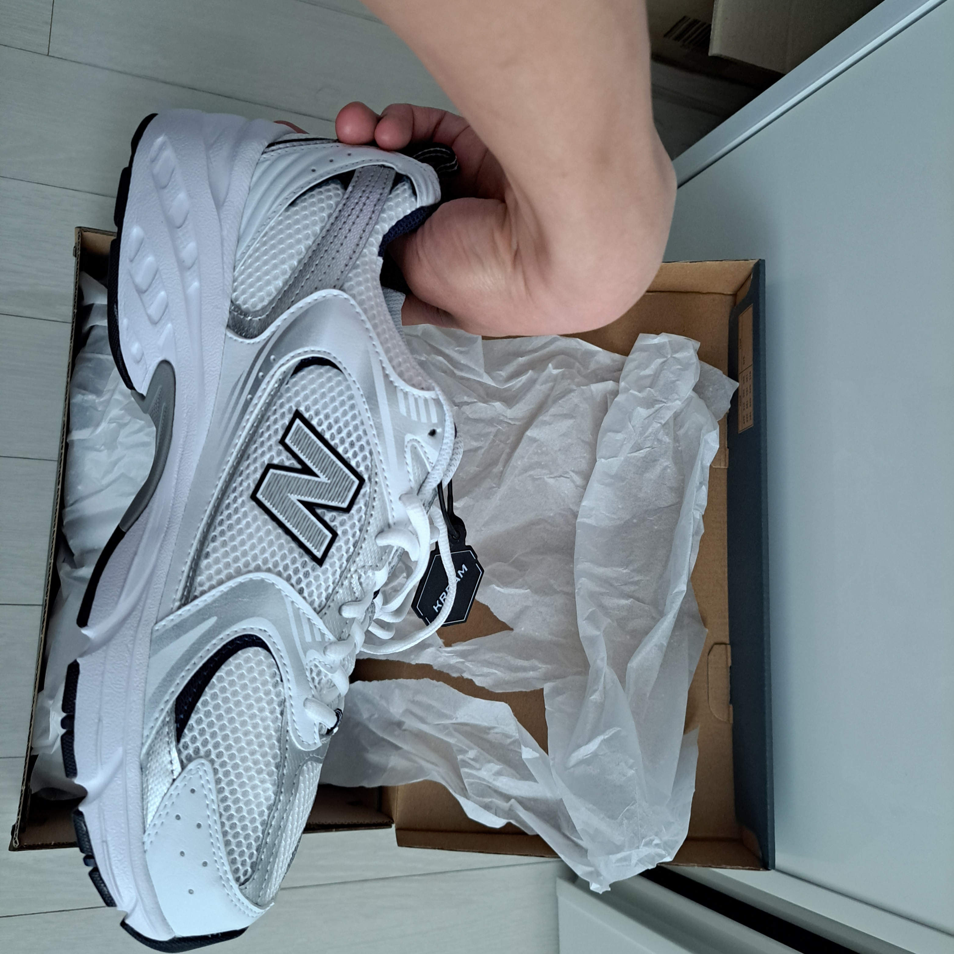 New Balance 530 White 착용 스타일 - 3