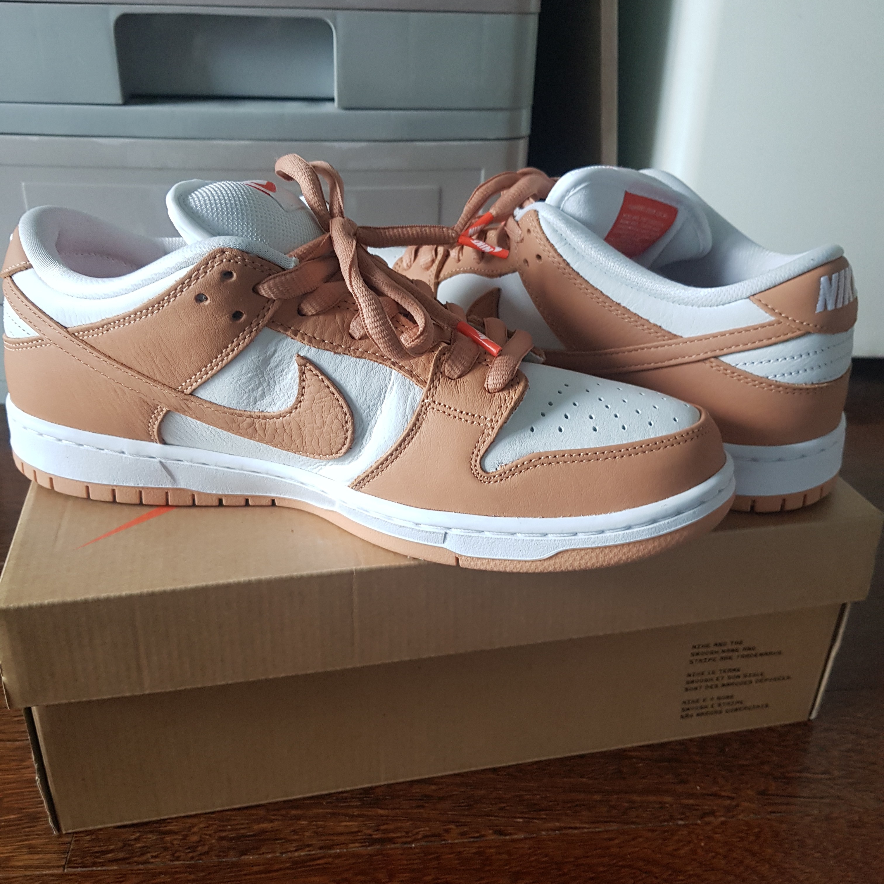 Nike SB Dunk Low Pro Light Cognac 착용 스타일 - 2