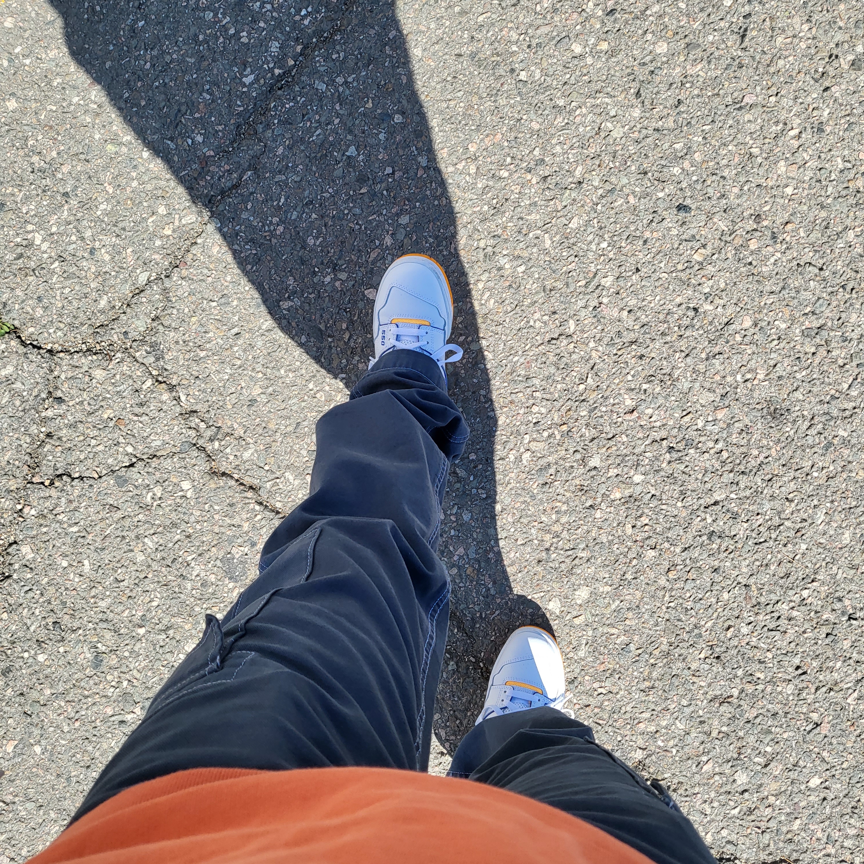 New Balance 550 White Vibrant Orange - 2E Wide 착용 스타일