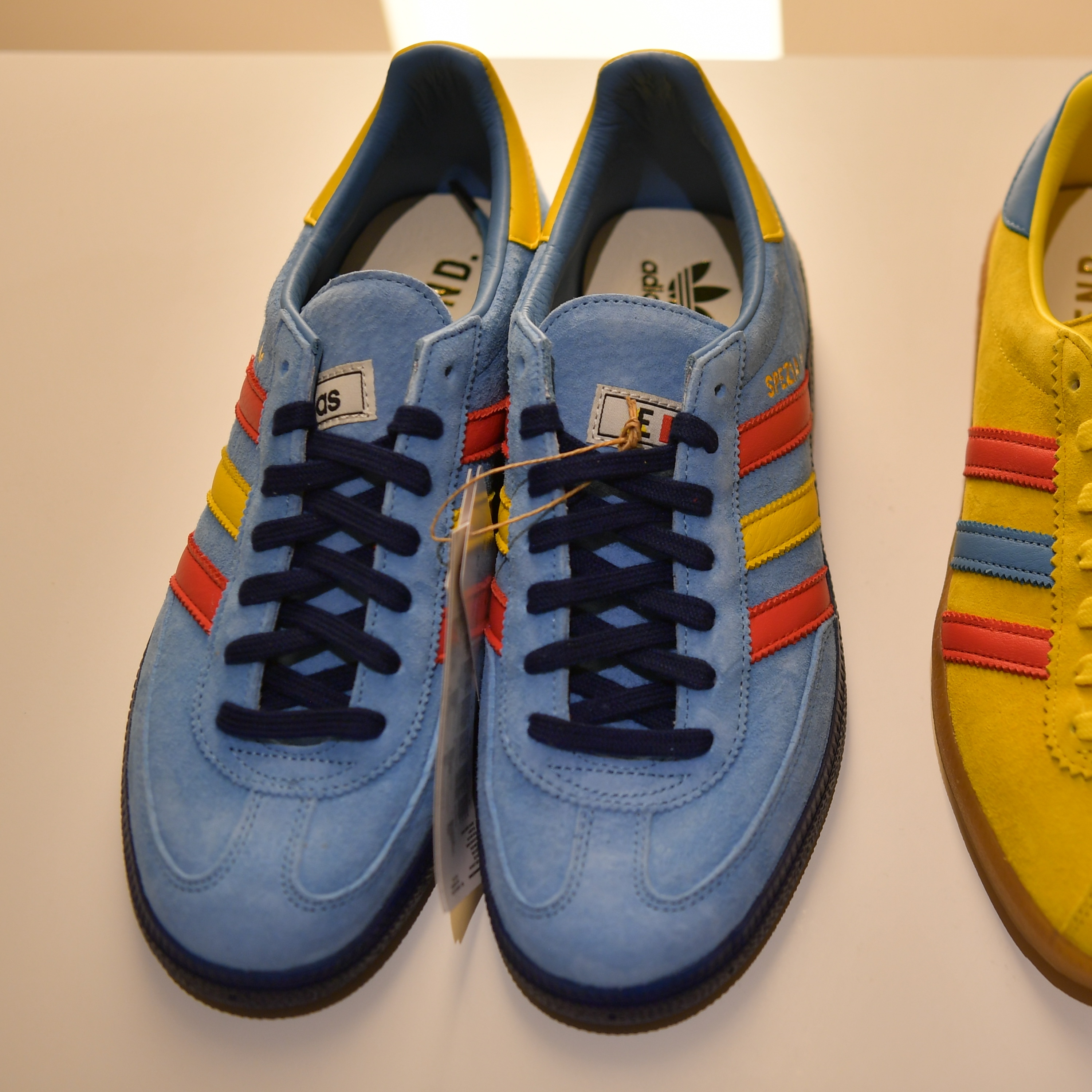 Adidas x END. Spezial Handball Blue, Adidas x END. Bermuda Team Yellow 착용 스타일 - 3