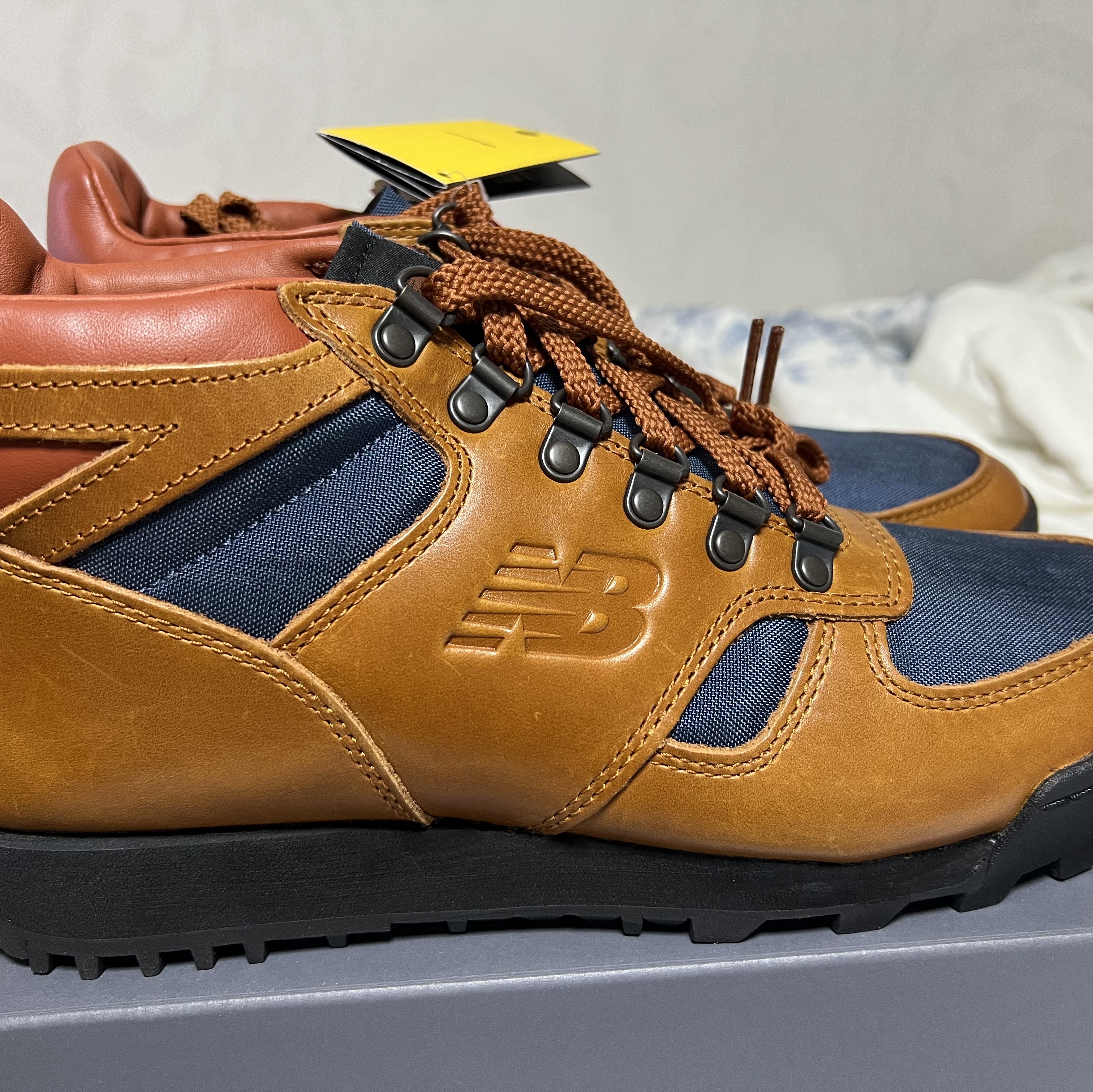 New Balance Rainier 80's Classic Hiking Boots Brown 착용 스타일 - 2