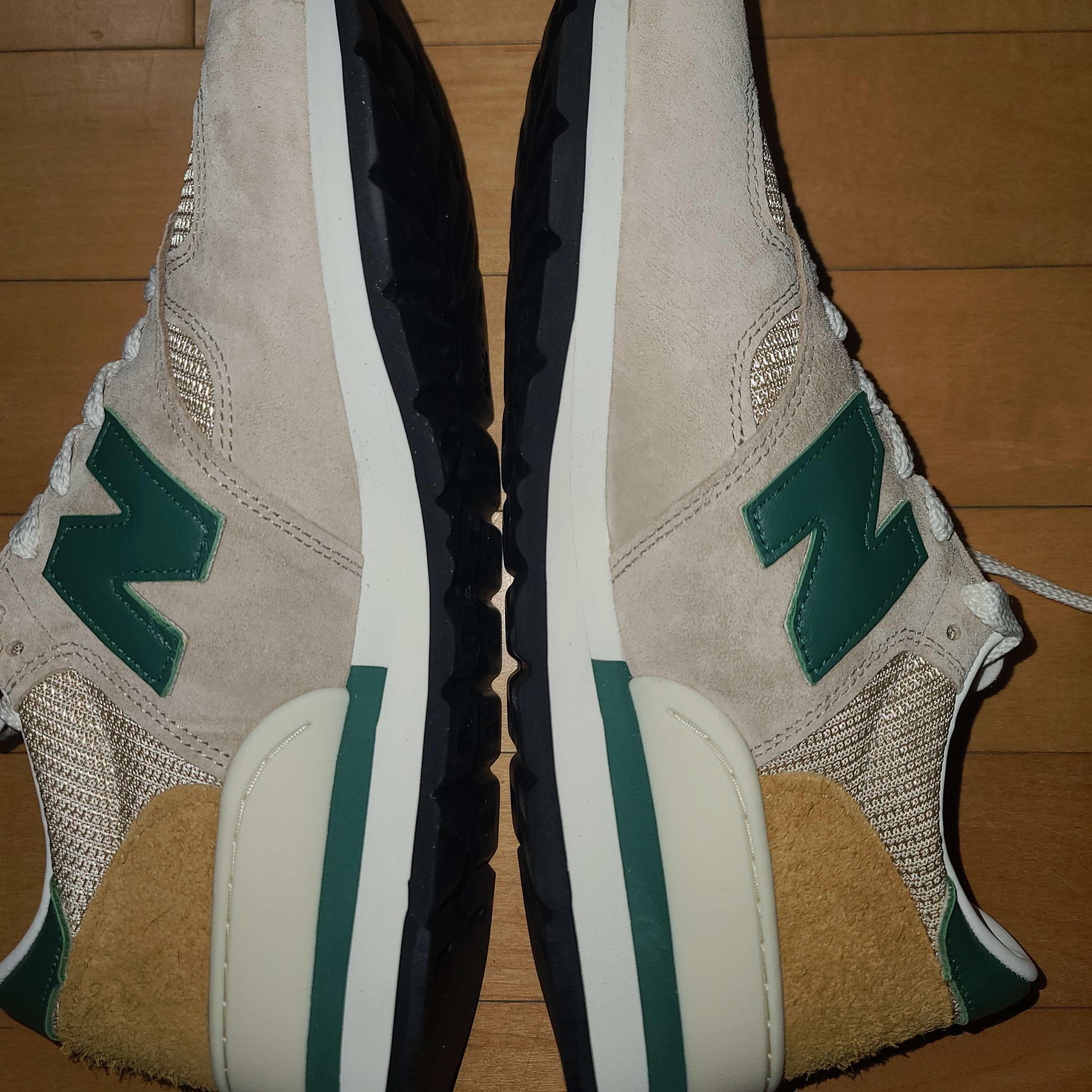 New Balance 990v1 Tan Green 착용 스타일 - 2
