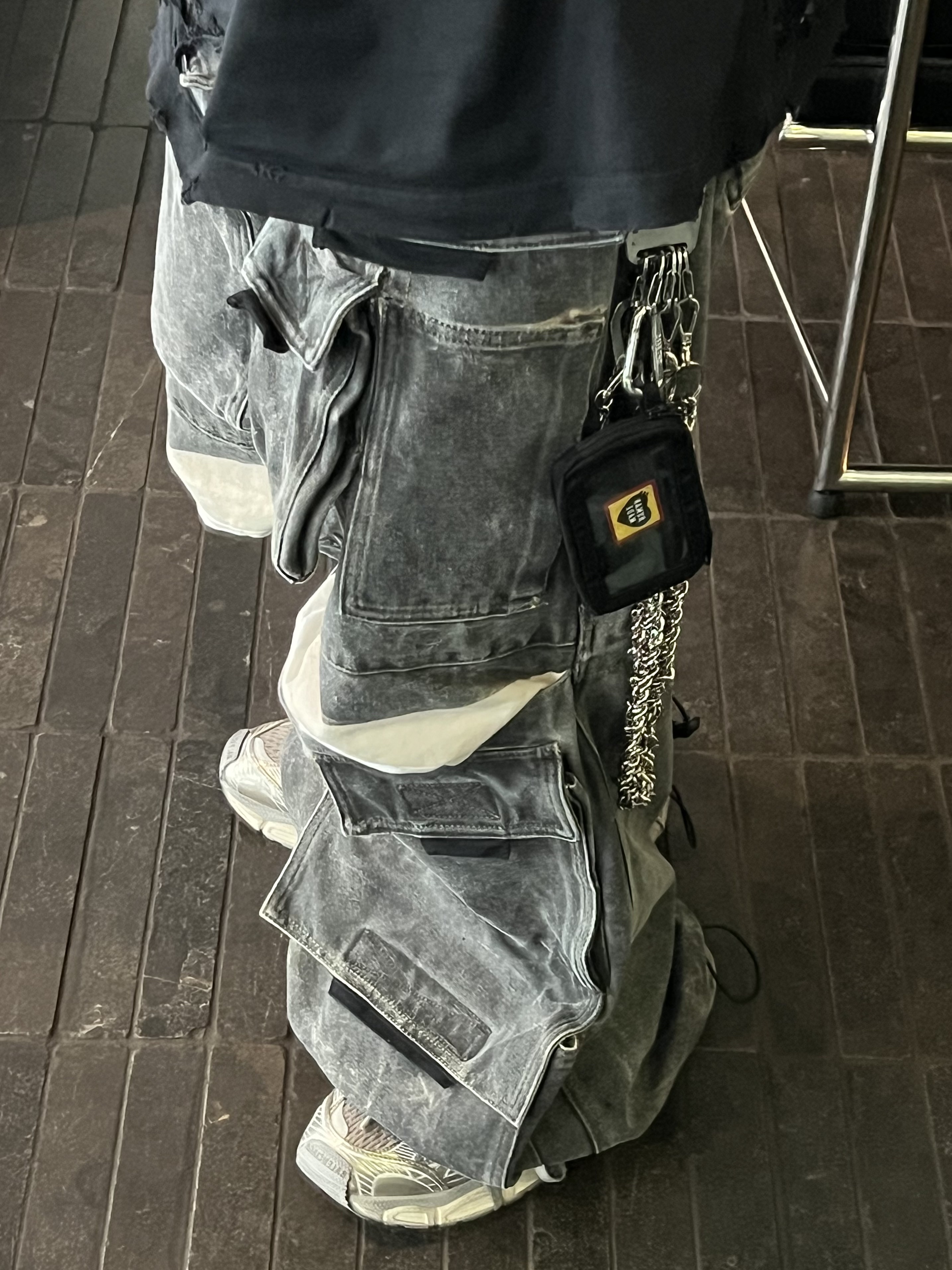 Diesel P-Onlypocket Cargo Pants in Sprayed Cotton Canvas Dark Grey, Balenciaga 3XL Sneakers Light Beige 착용 스타일 - 2