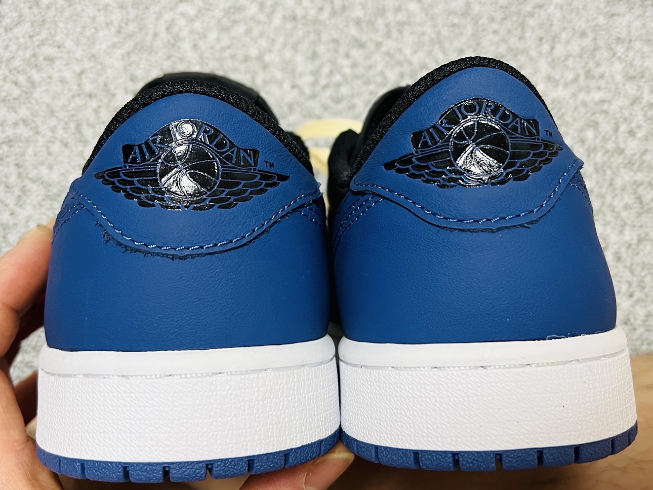 Jordan 1 Retro Low OG Mystic Navy 착용 스타일 - 4