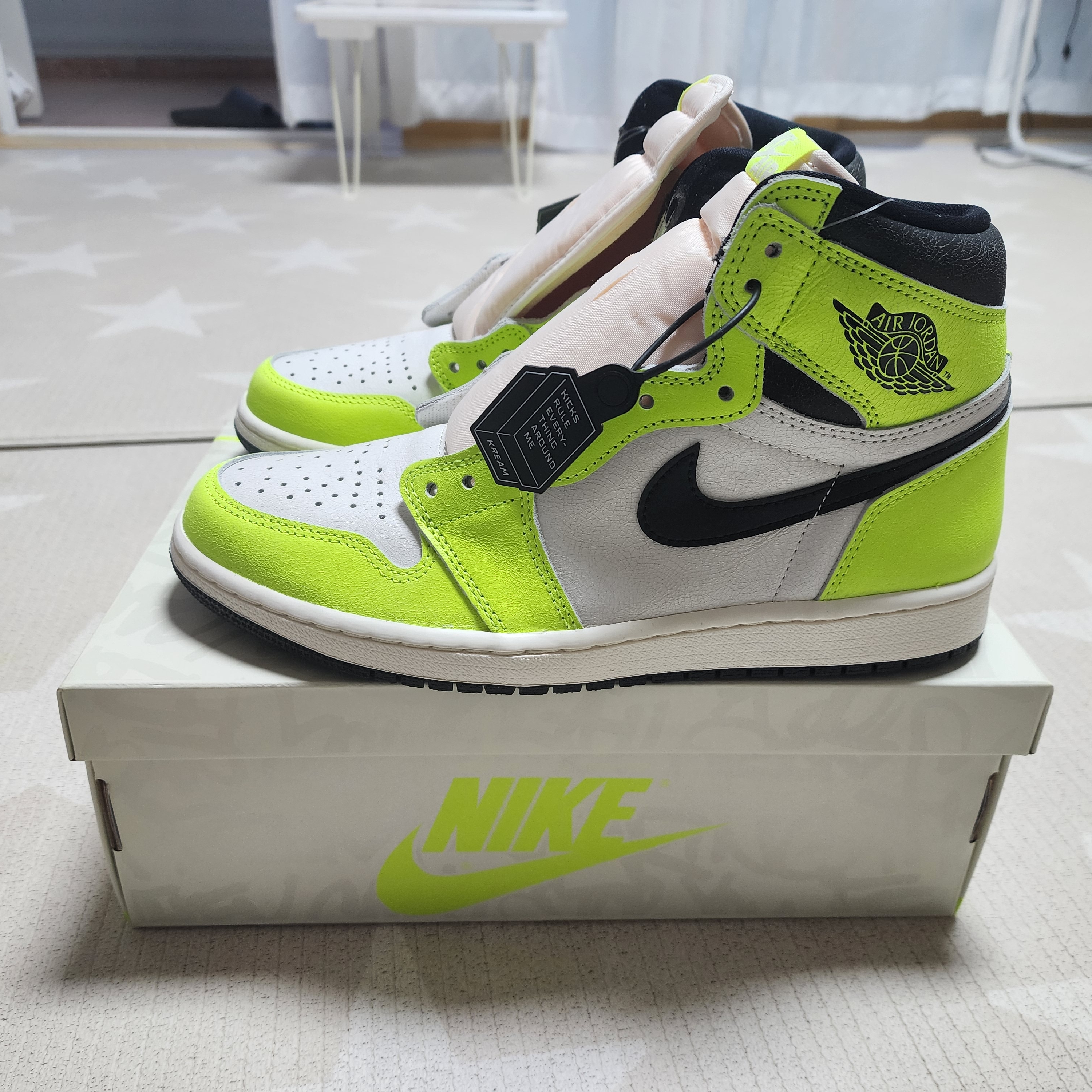 Jordan 1 Retro High OG Volt 착용 스타일 - 1