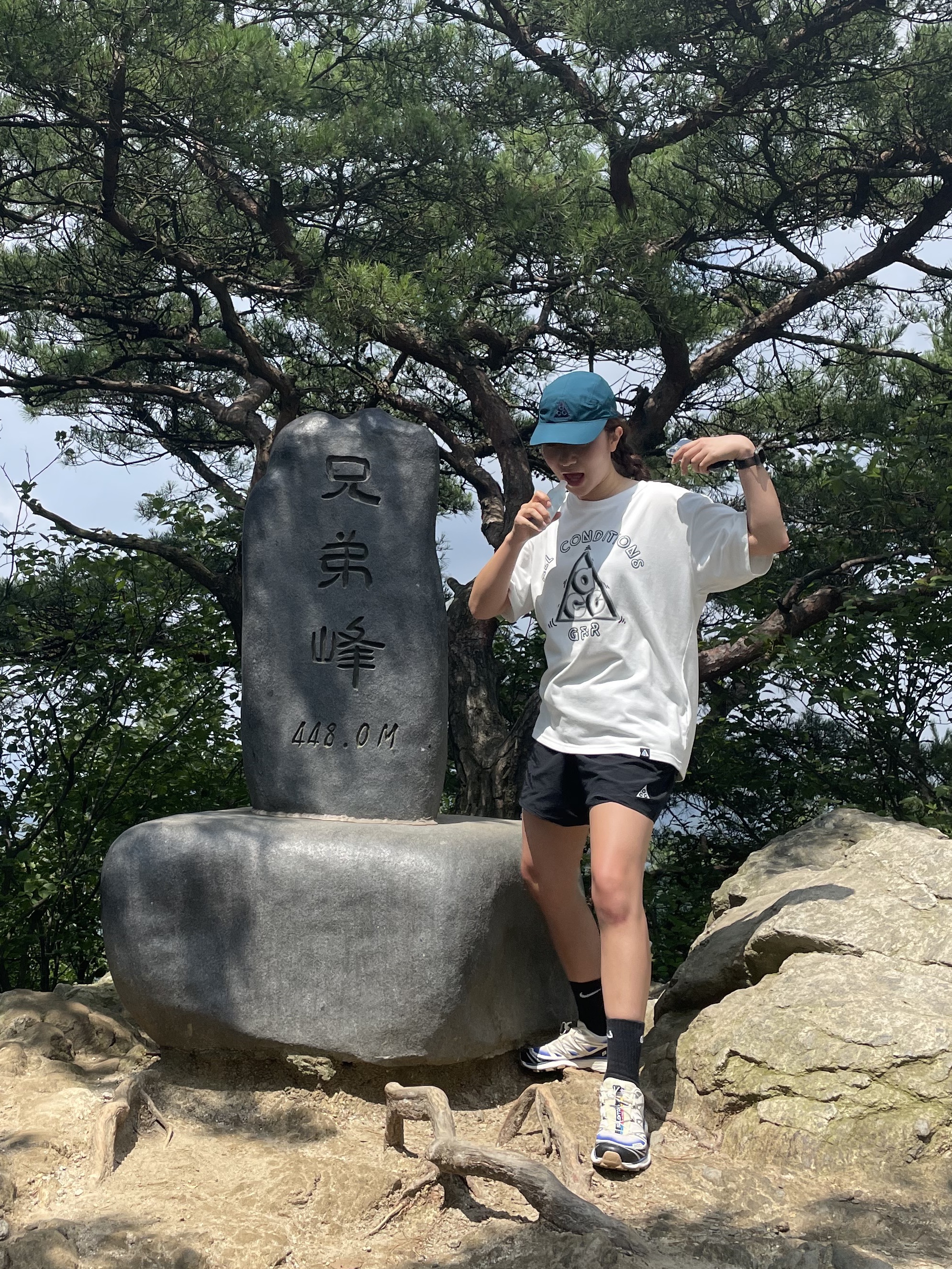Nike ACG Hang Loose T-Shirt Summit White - US/EU, Nike NRG ACG Tailwind Cap Midnight Turquoise 착용 스타일 - 1