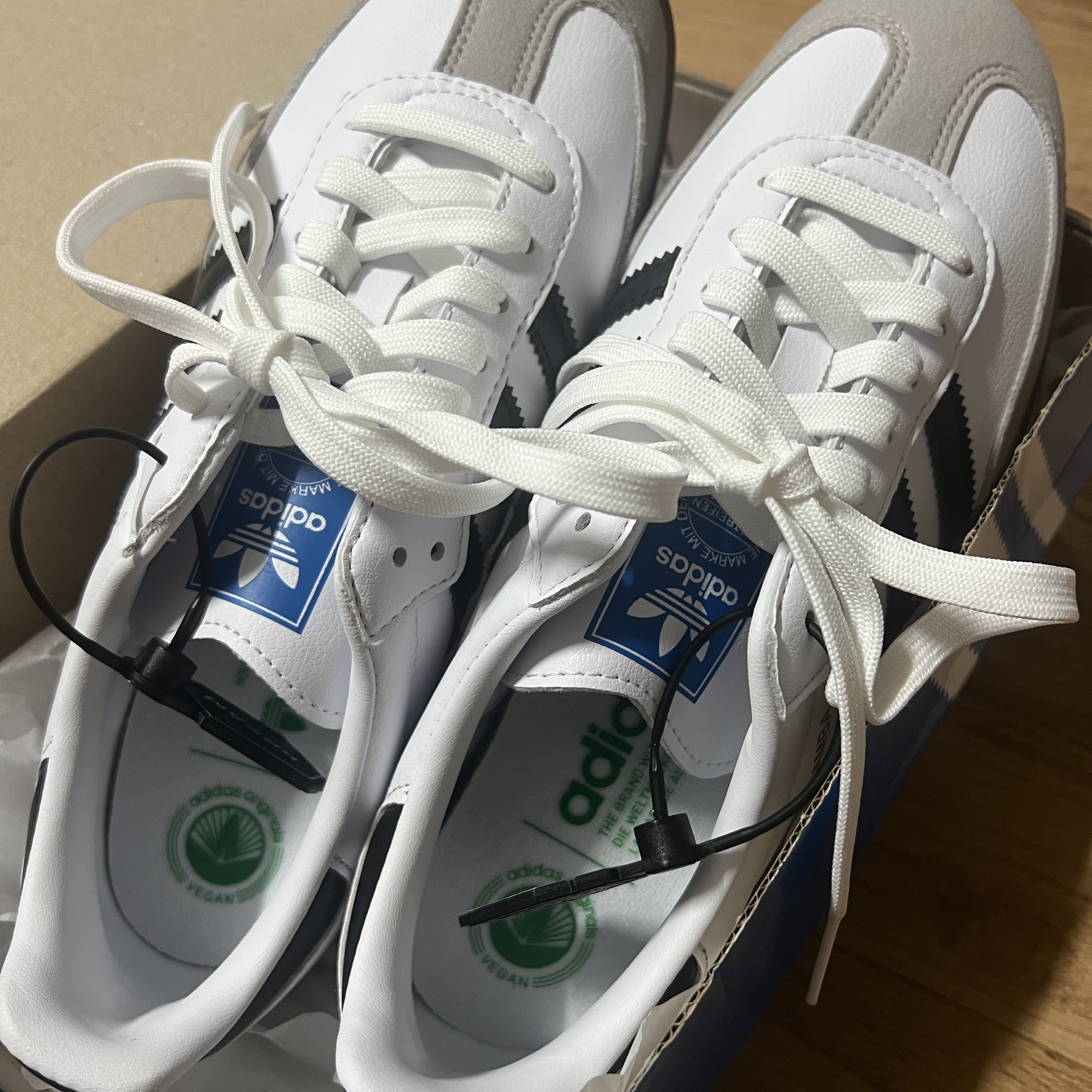 Adidas Samba Vegan White Black 착용 스타일 - 1
