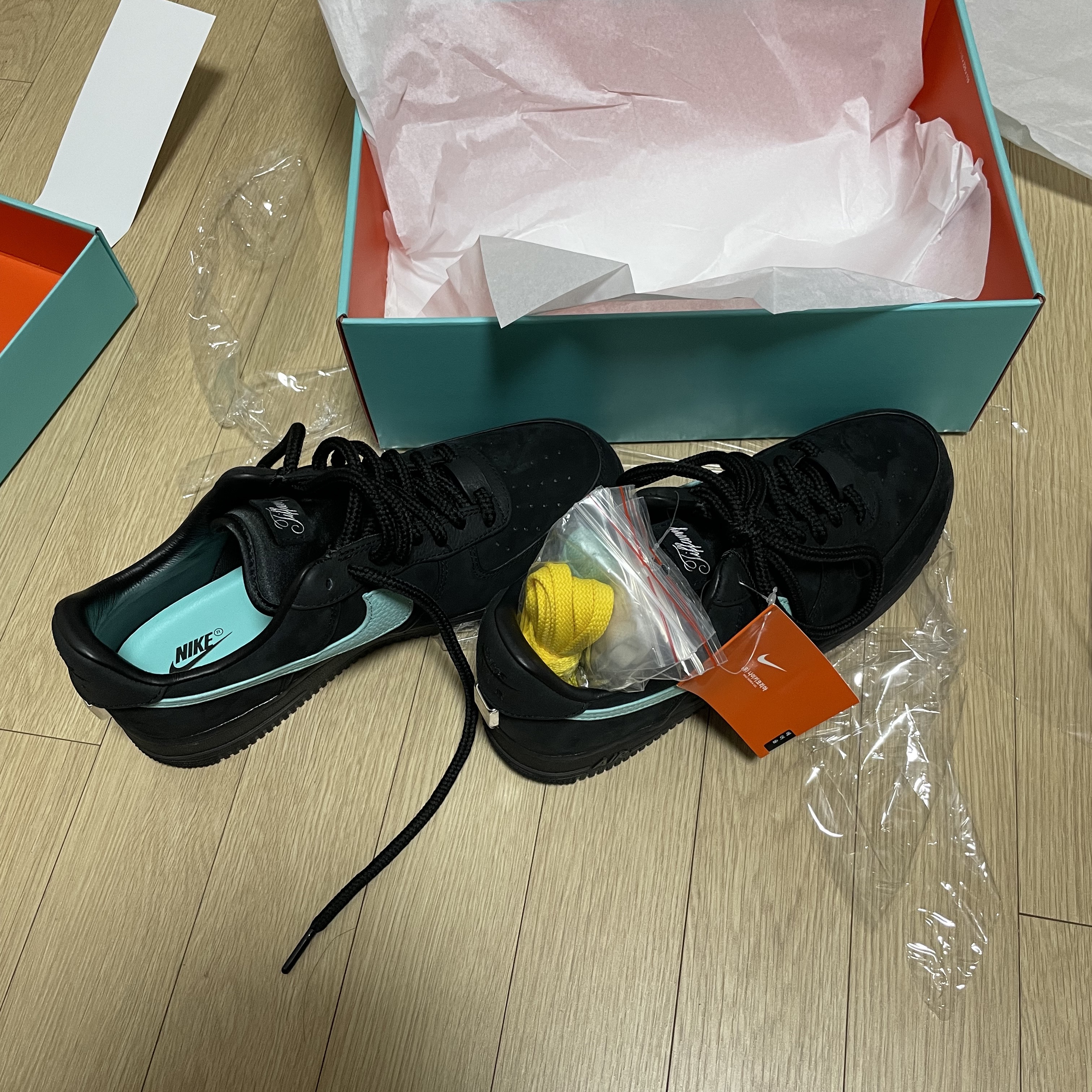 Nike x Tiffany & Co. Air Force 1 Low SP 1837 착용 스타일