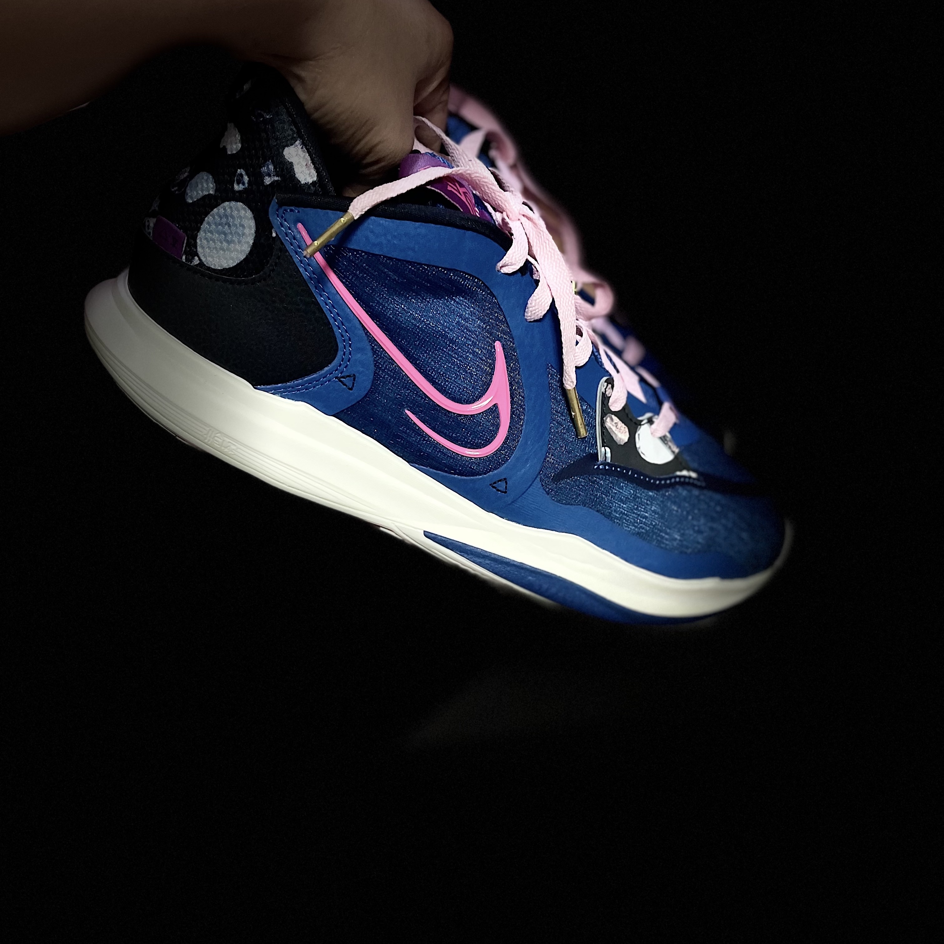 Nike Kyrie Low 5 EP Dark Marina Blue 착용 스타일 - 2