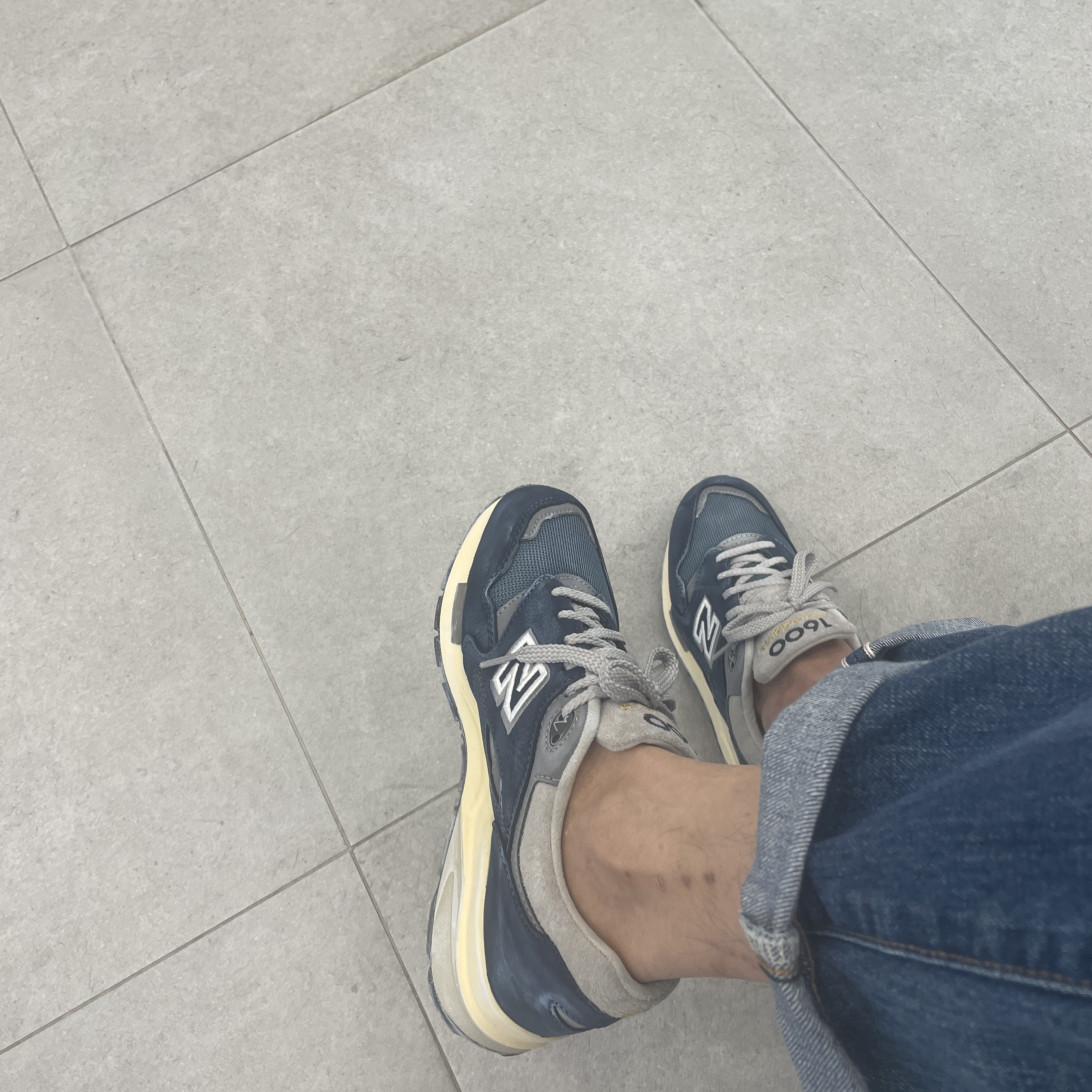 New Balance 1600 Premium Vintage Navy 착용 스타일 - 1