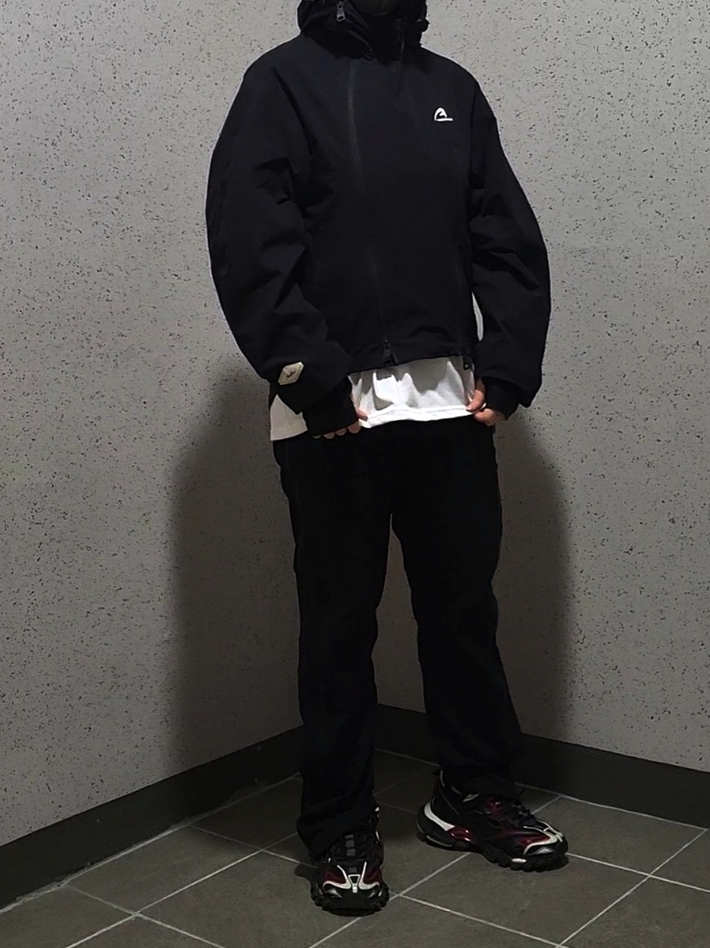 Ader Error Plue Windbreaker Noir, Balenciaga Track.2 Sneakers Black Burgundy 착용 스타일 - 2