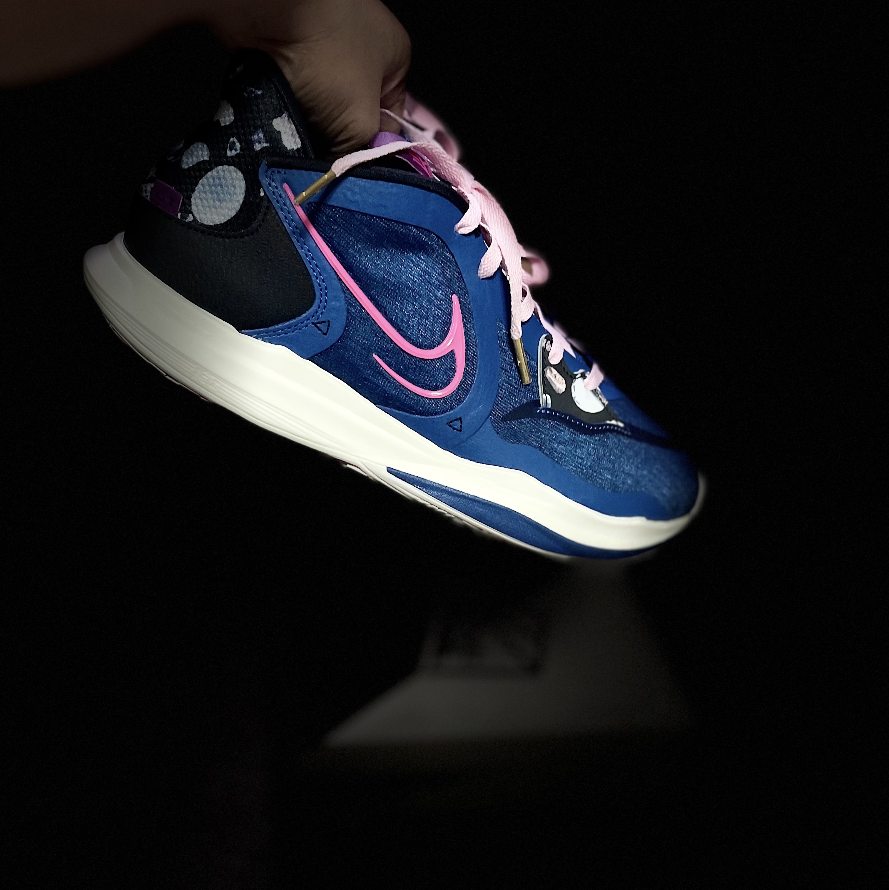 Nike Kyrie Low 5 EP Dark Marina Blue 착용 스타일 - 5