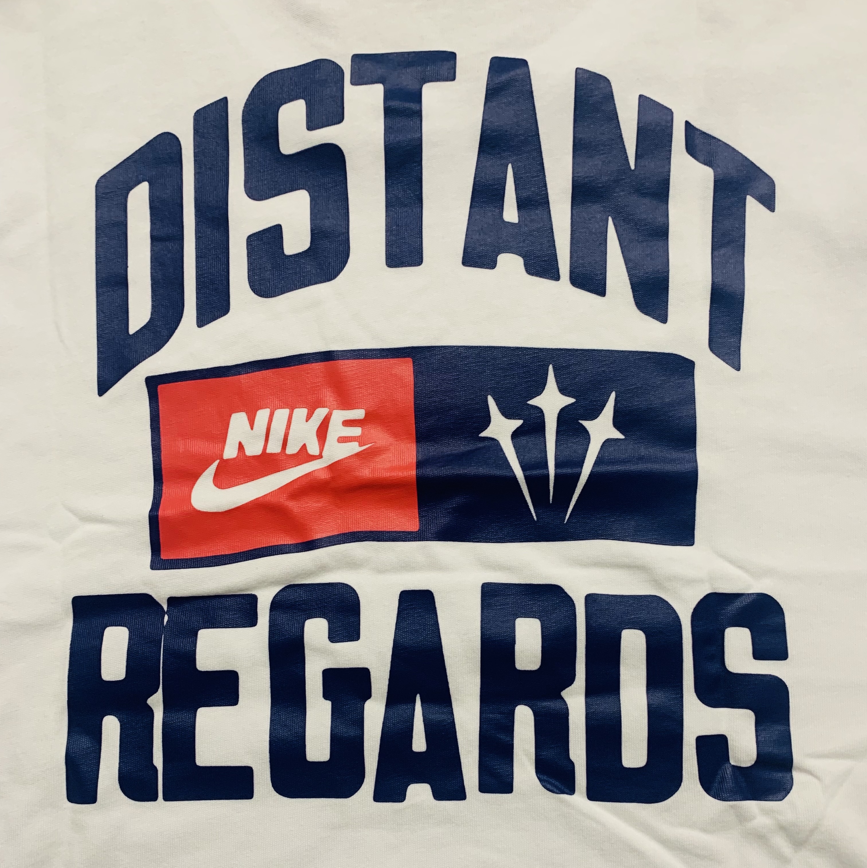 Nike x Drake Nocta x Cactus Plant Flea Market Souvenir Cactus T-Shirt White (DR2630-100) 착용 스타일 - 2