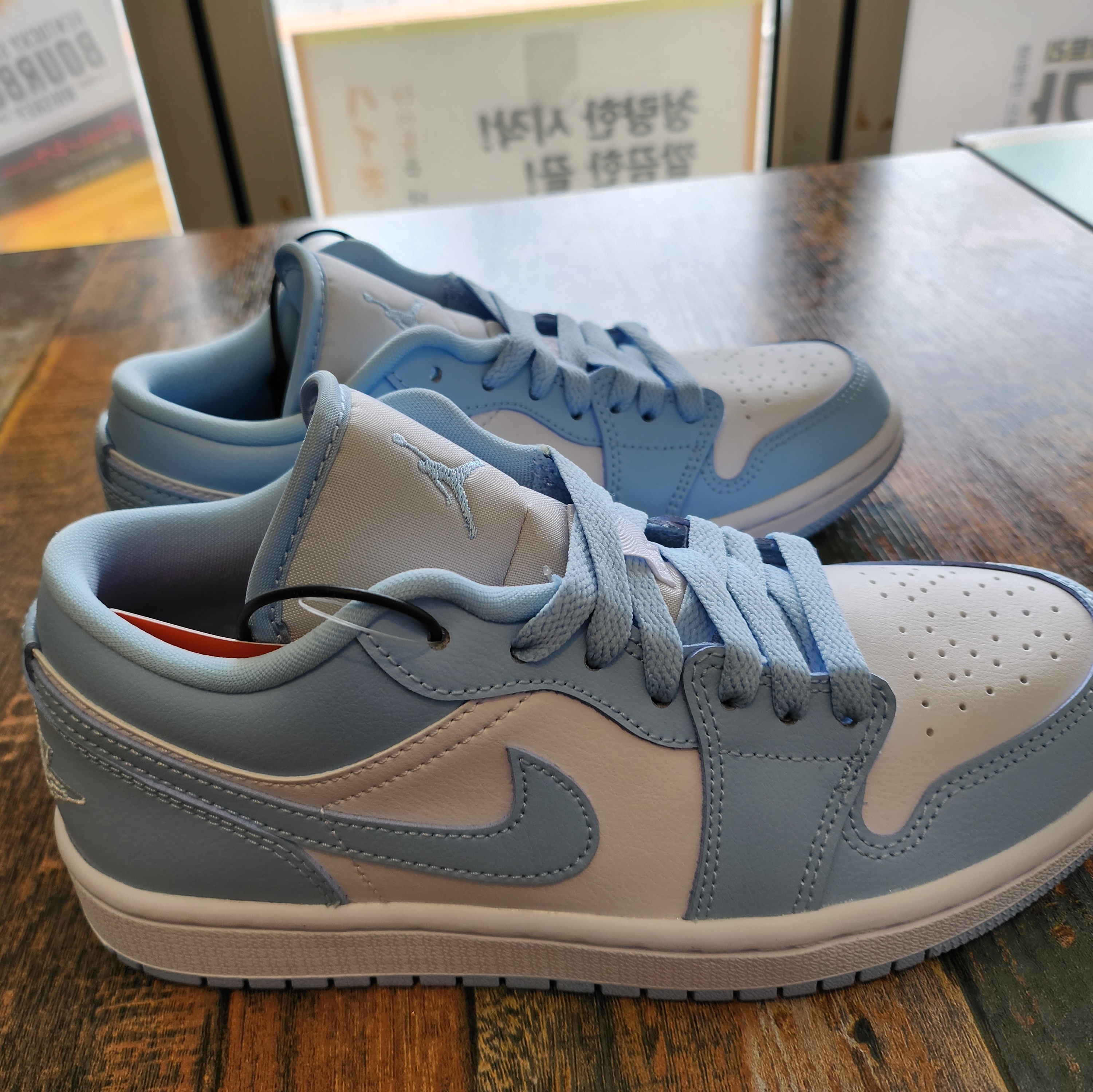 (W) Jordan 1 Low White Ice Blue 착용 스타일