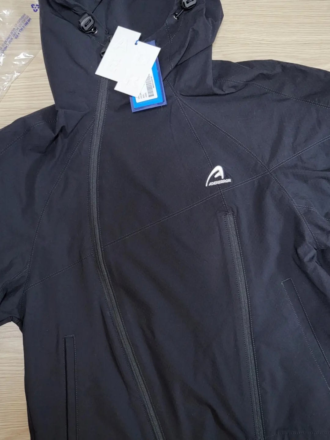 Ader Error Plue Windbreaker Noir, Balenciaga Track.2 Sneakers Black Burgundy 착용 스타일 - 3