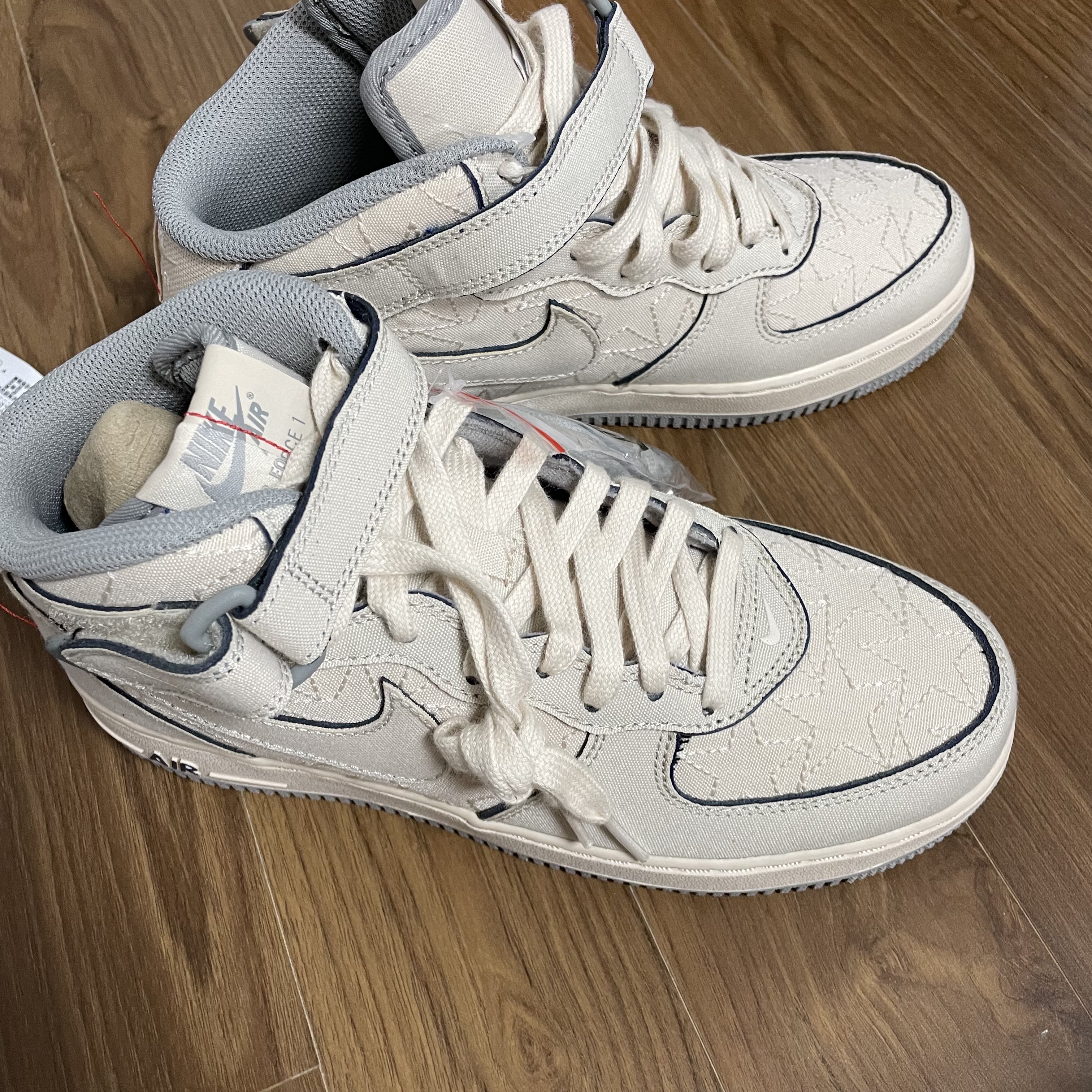 Nike Air Force 1 Mid '07 Pearl White 착용 스타일