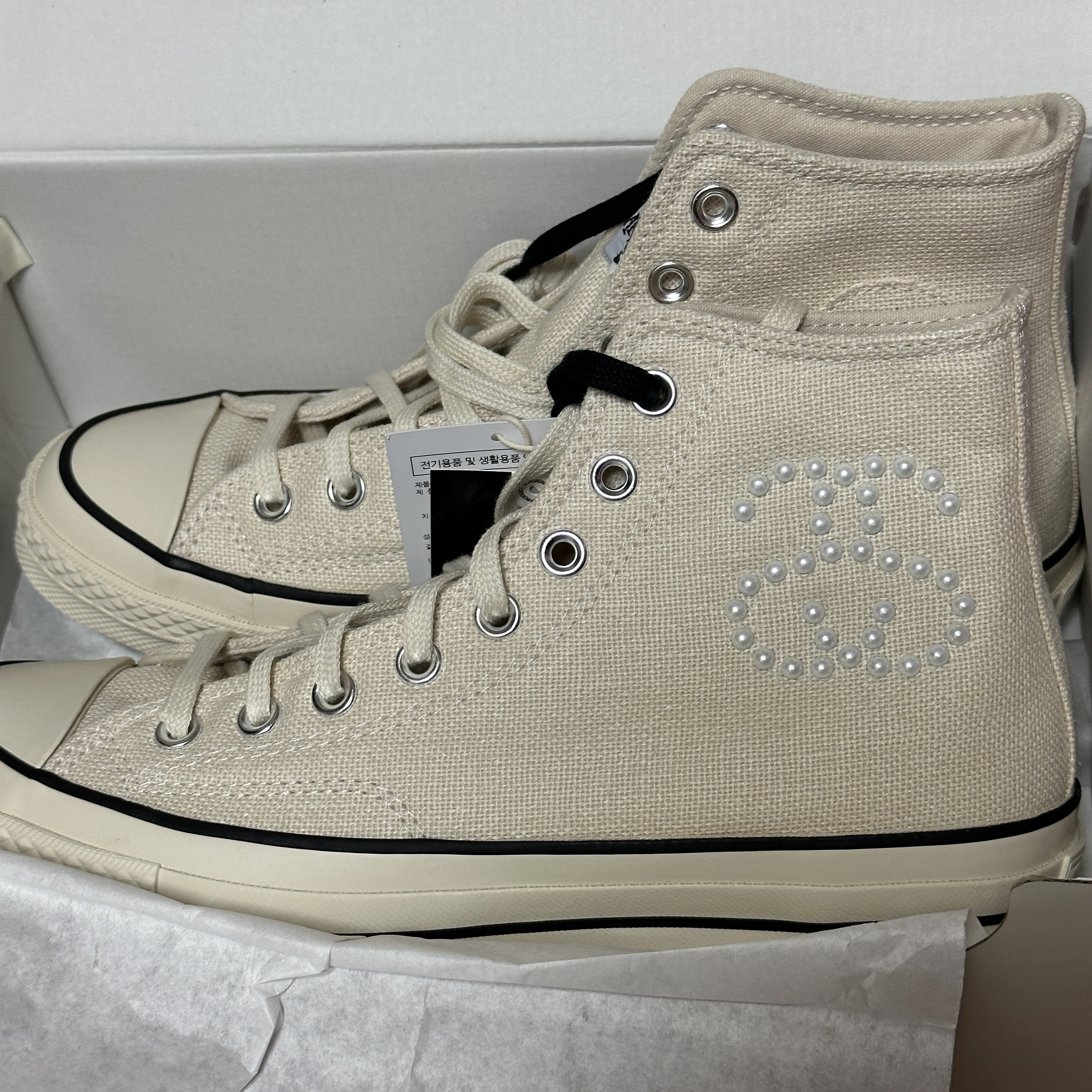 Converse x Stussy Chuck 70 High Natural Ivory 착용 스타일 - 2