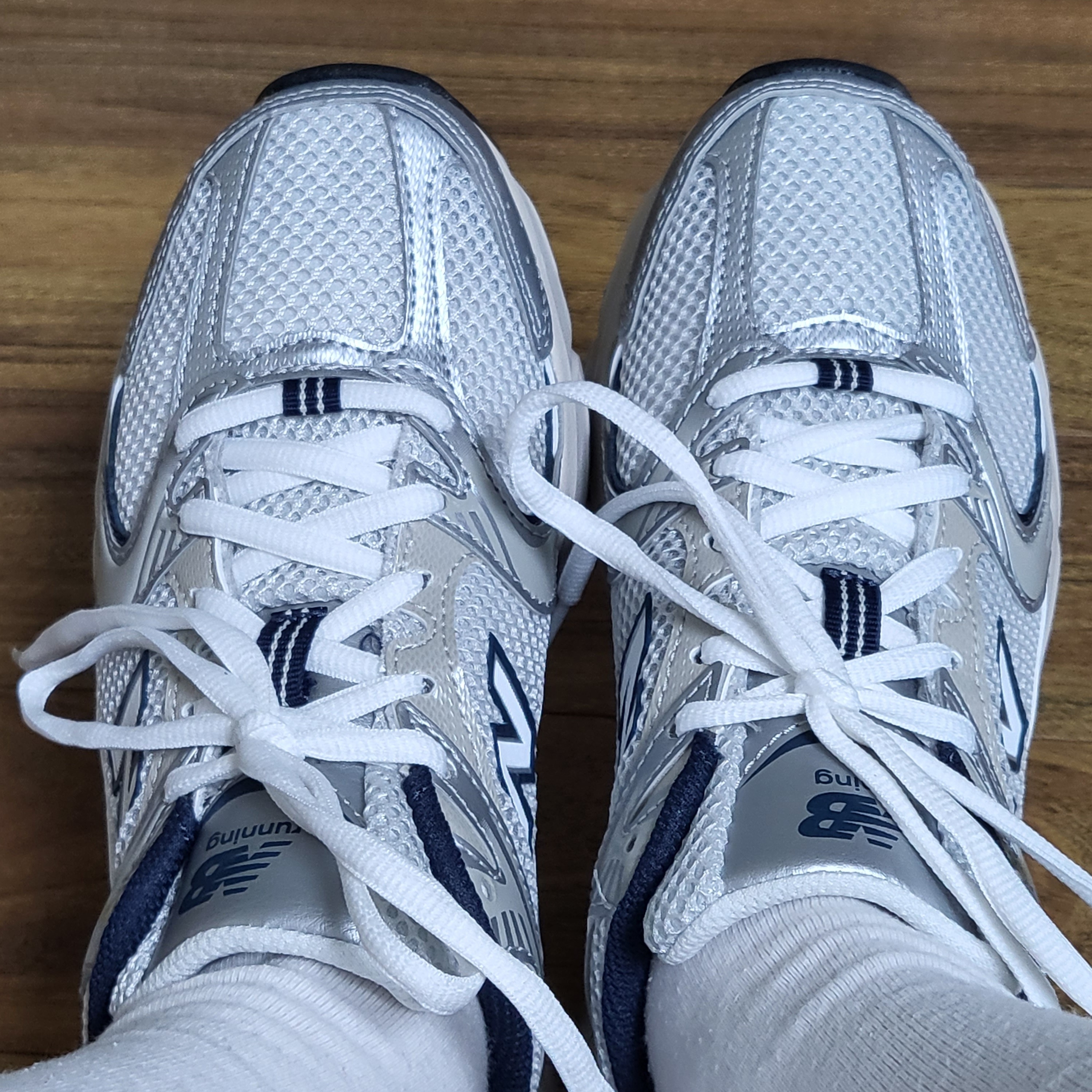 New Balance 530 Steel Grey 착용 스타일 - 2
