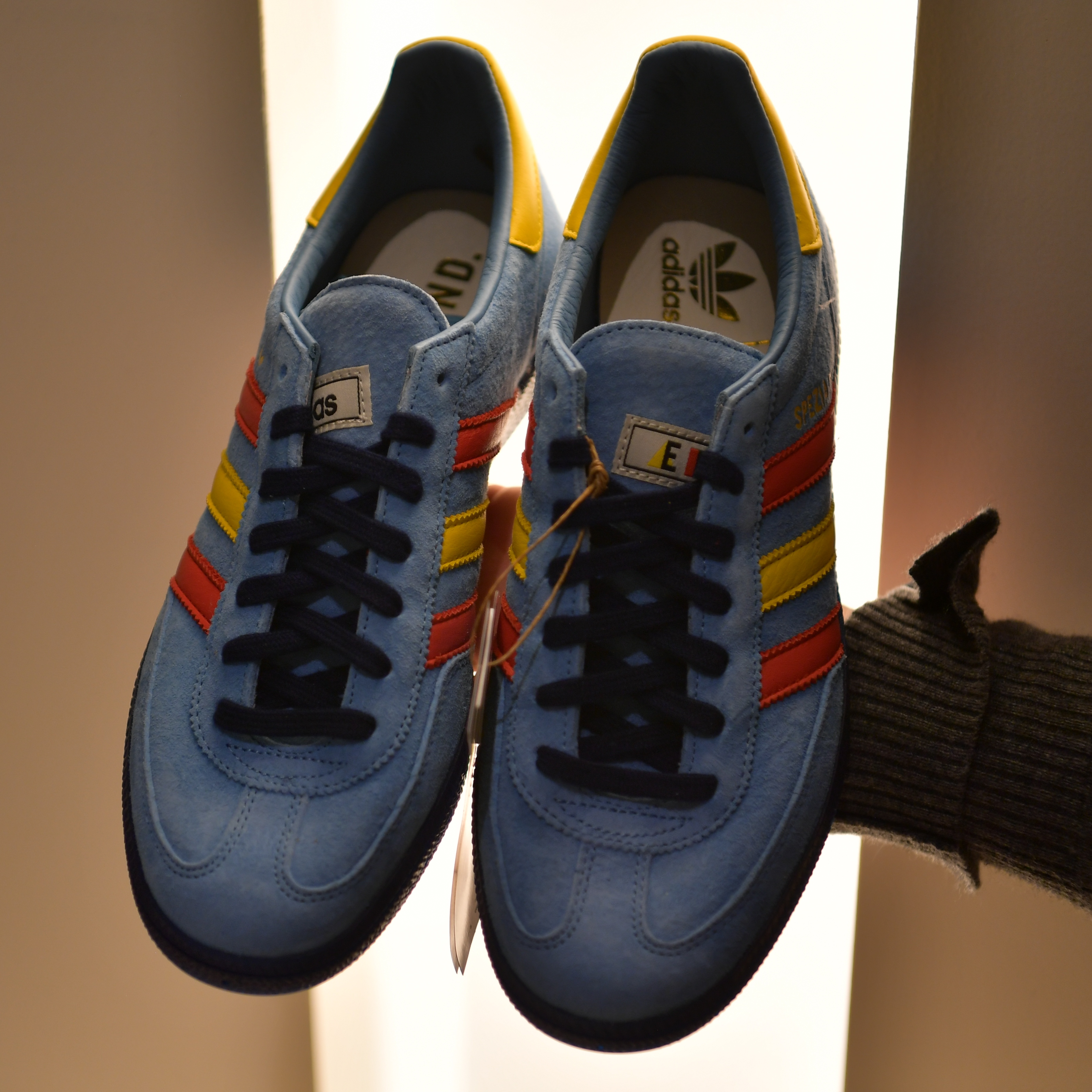 Adidas x END. Spezial Handball Blue, Adidas x END. Bermuda Team Yellow 착용 스타일 - 2
