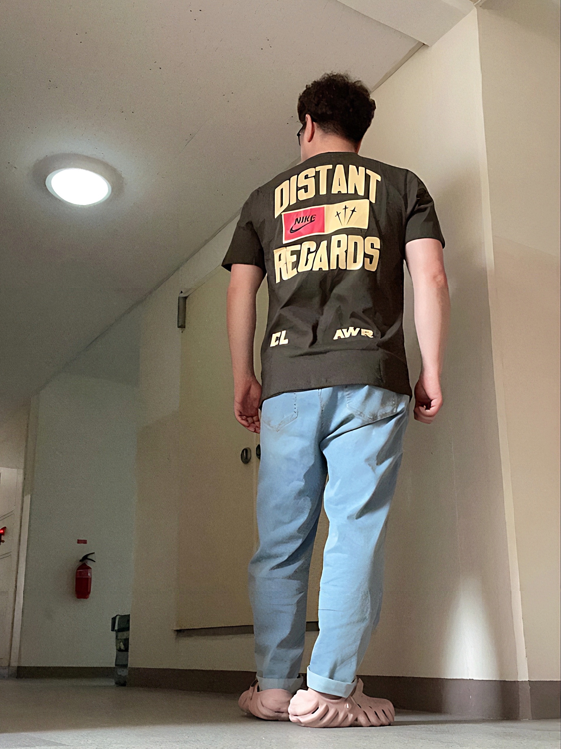 Nike x Drake Nocta x Cactus Plant Flea Market Souvenir Cactus T-Shirt Sequoia (DR2630-355), Crocs Echo Clog Stucco 착용 스타일
