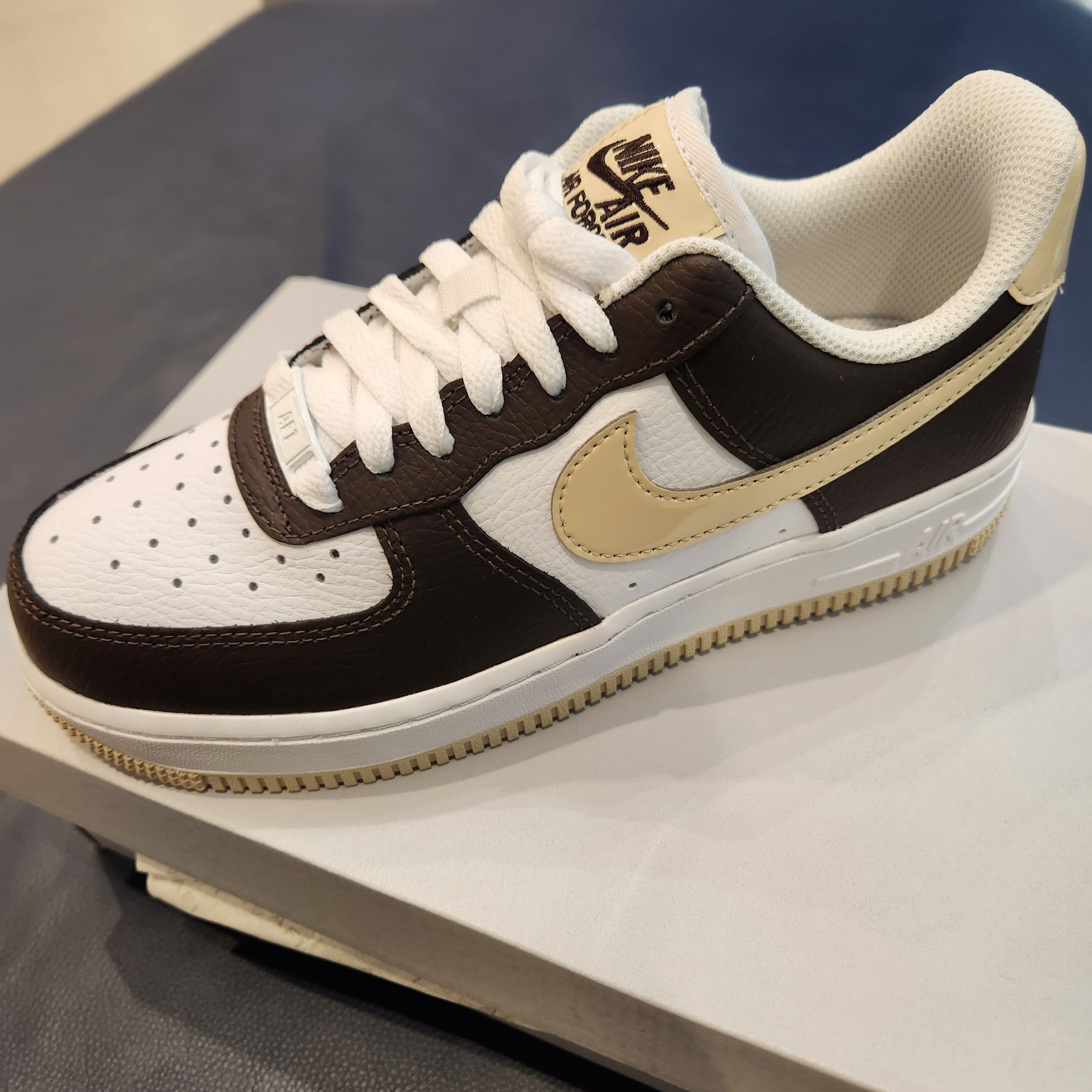 (W) Nike Air Force 1 '07 White Velvet Brown 착용 스타일