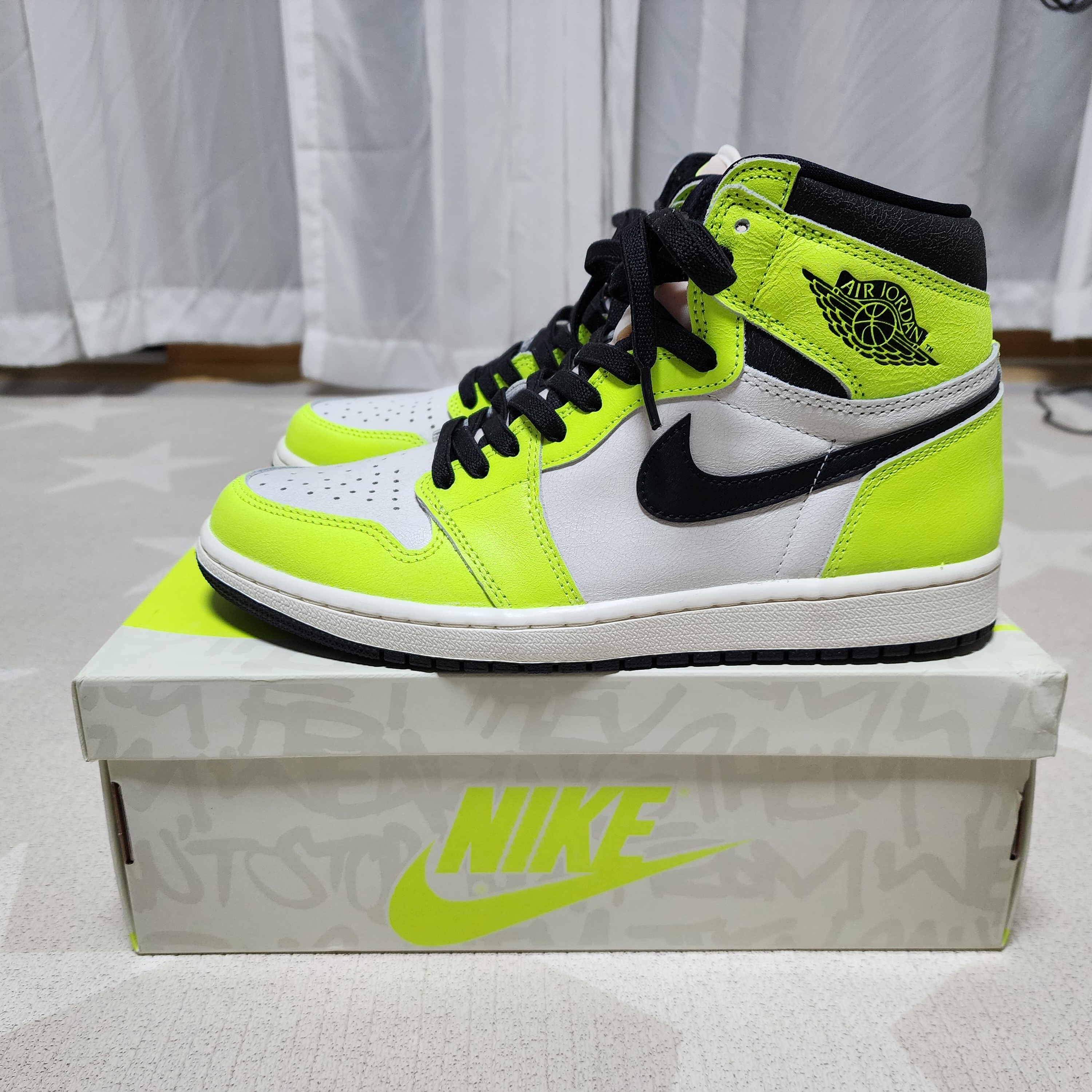 Jordan 1 Retro High OG Volt 착용 스타일 - 2