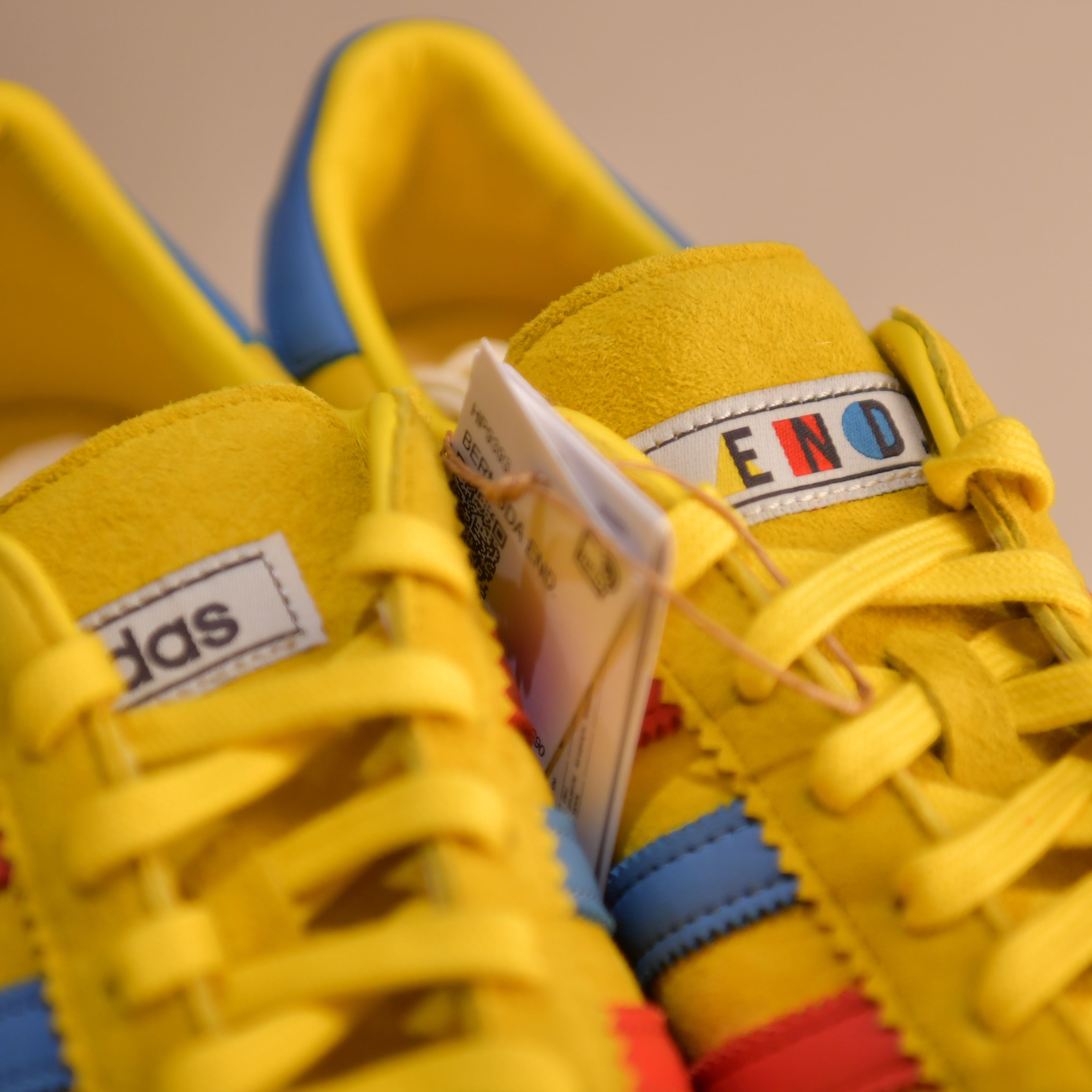 Adidas x END. Bermuda Team Yellow, Adidas x END. Spezial Handball Blue 착용 스타일 - 4