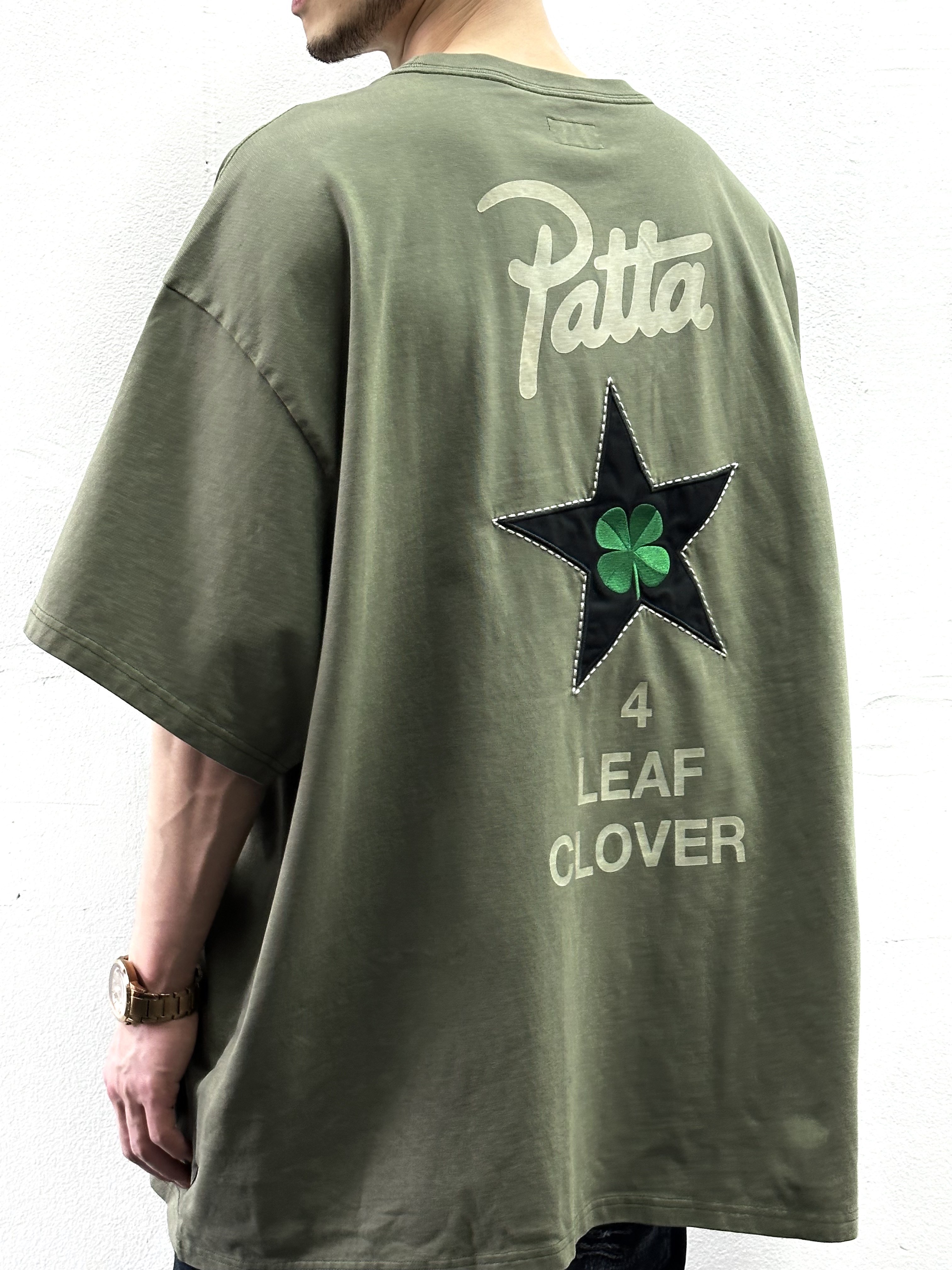Converse x Patta Four Leaf Clover Short Sleeve T-Shirt Burnt Olive 착용 스타일